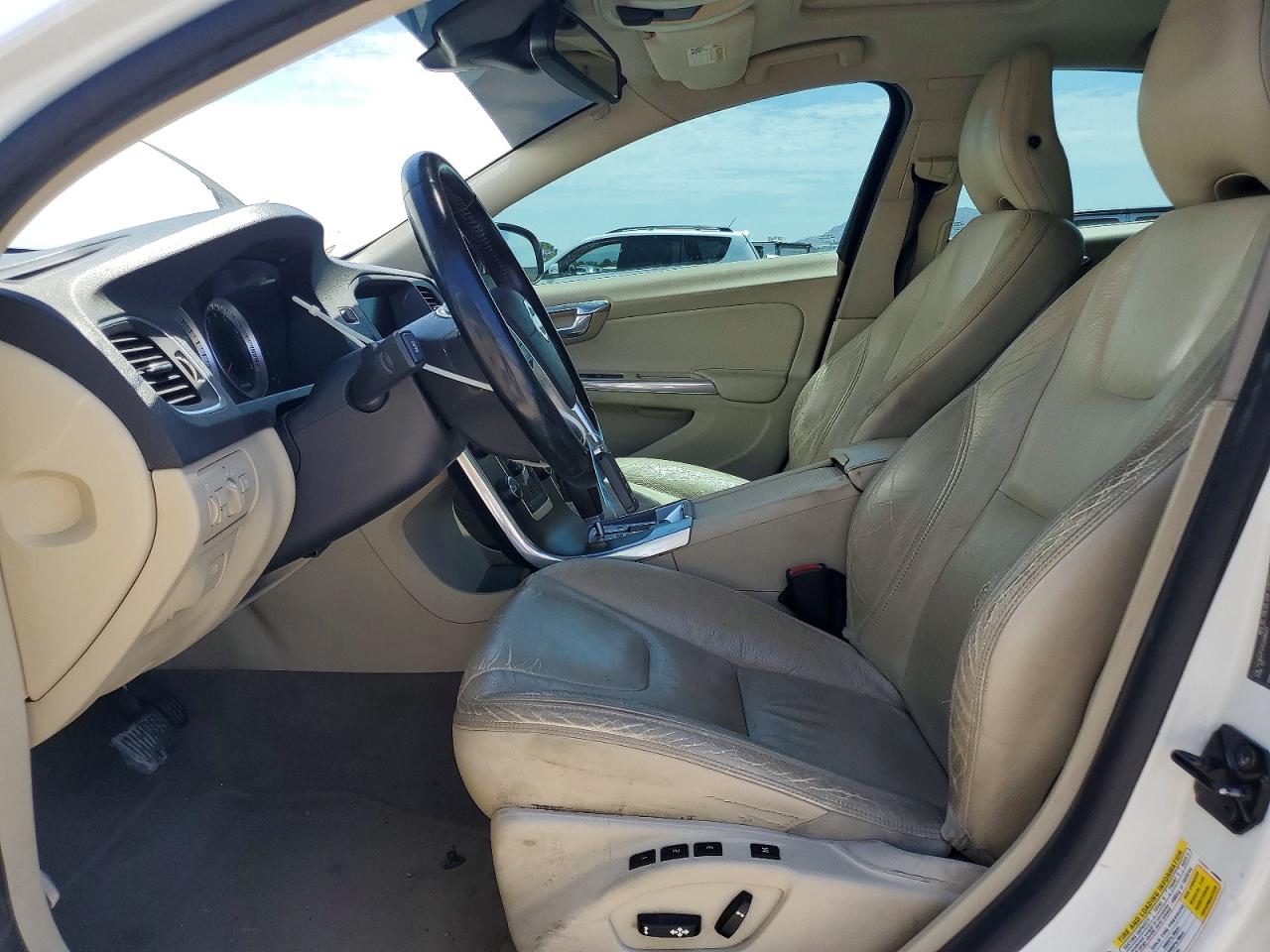 2012 Volvo S60 T5 Белый vin: YV1622FS7C2096527