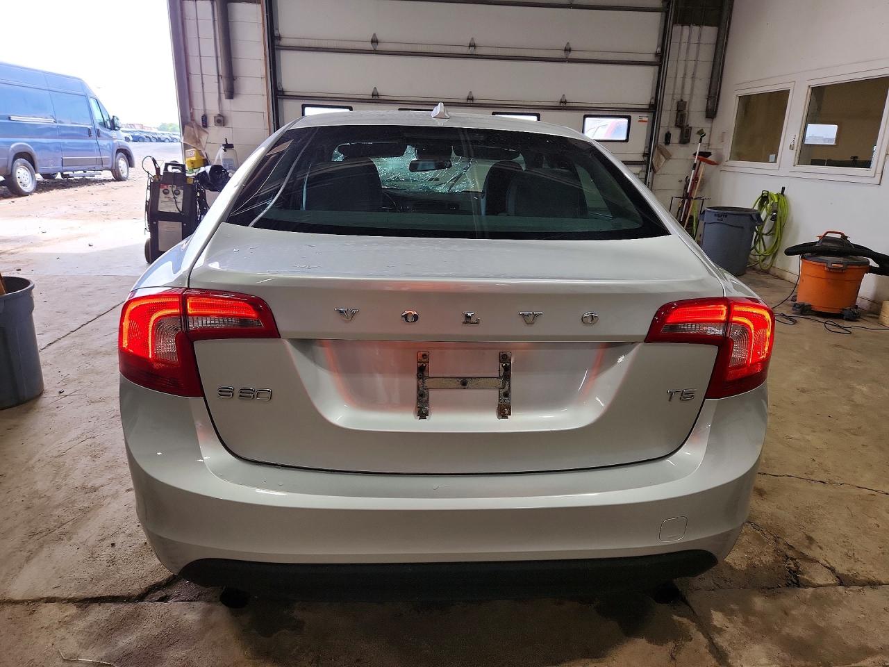 2012 Volvo S60 T5 Silver vin: YV1622FS8C2041553
