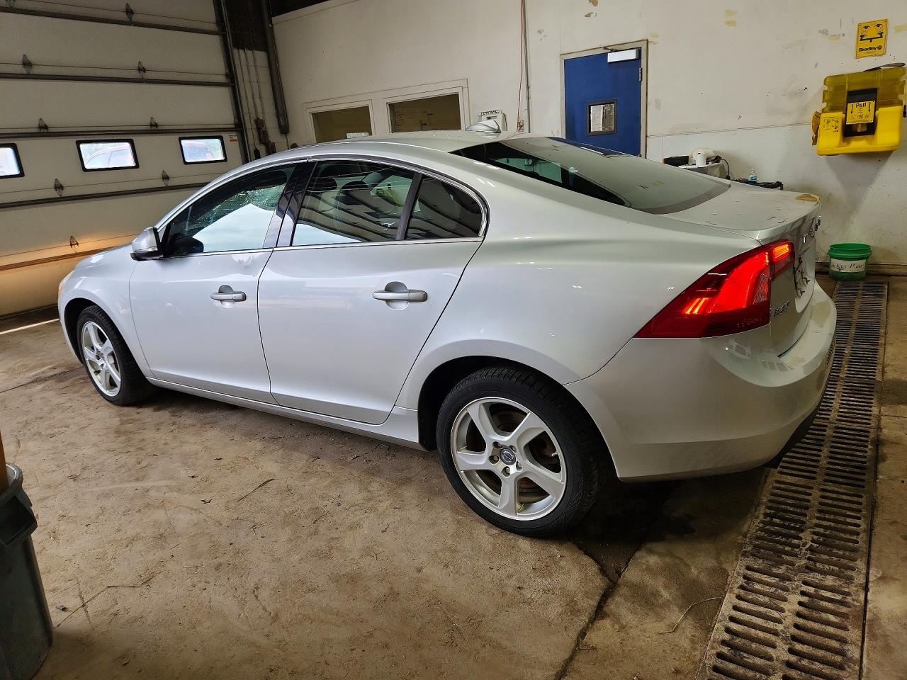 2012 Volvo S60 T5 Silver vin: YV1622FS8C2041553