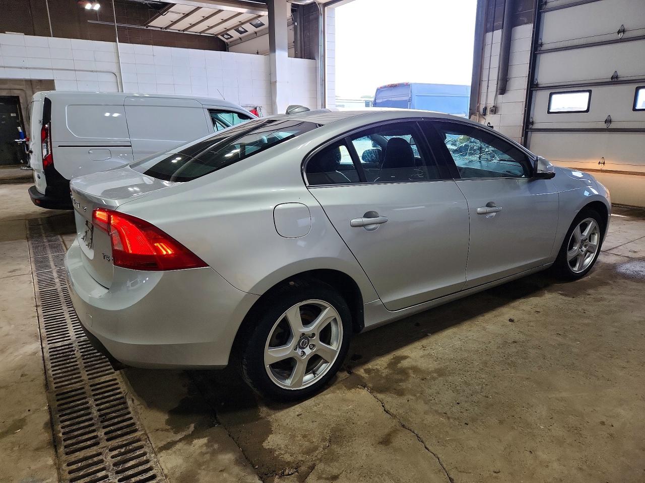 2012 Volvo S60 T5 Silver vin: YV1622FS8C2041553