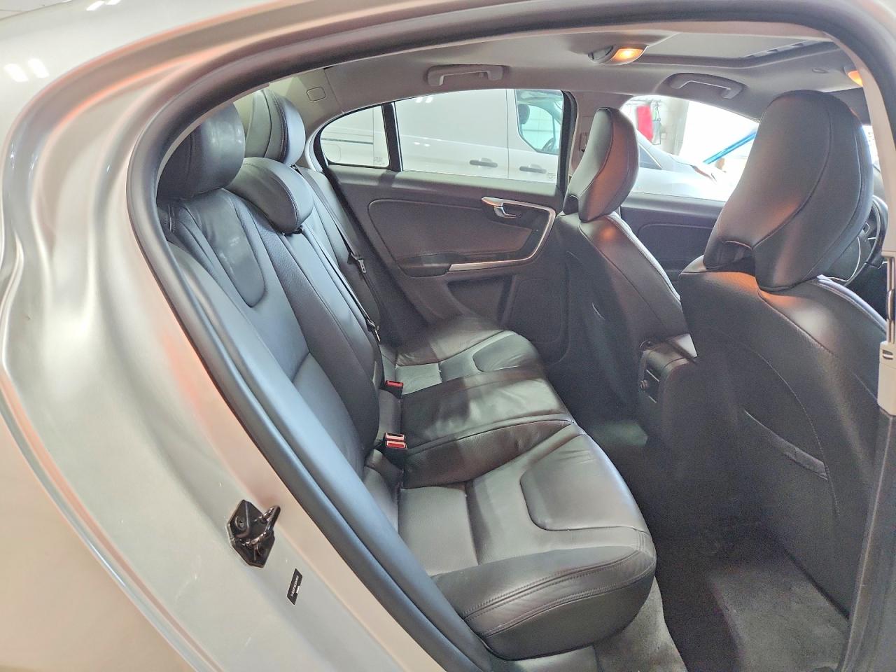 2012 Volvo S60 T5 Silver vin: YV1622FS8C2041553