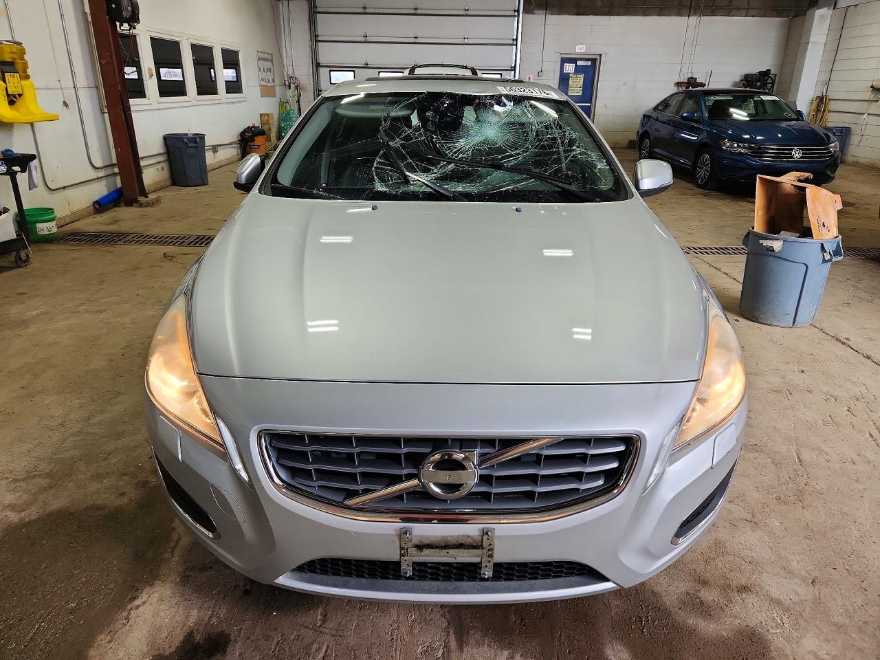 2012 Volvo S60 T5 Silver vin: YV1622FS8C2041553