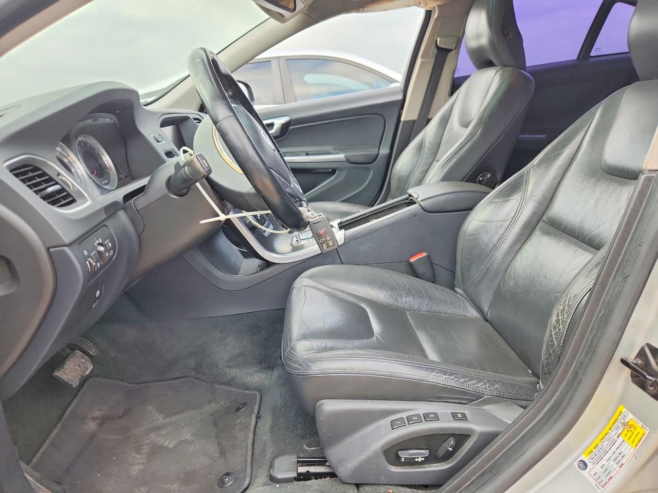 2012 Volvo S60 T5 Серебряный vin: YV1622FS8C2079736