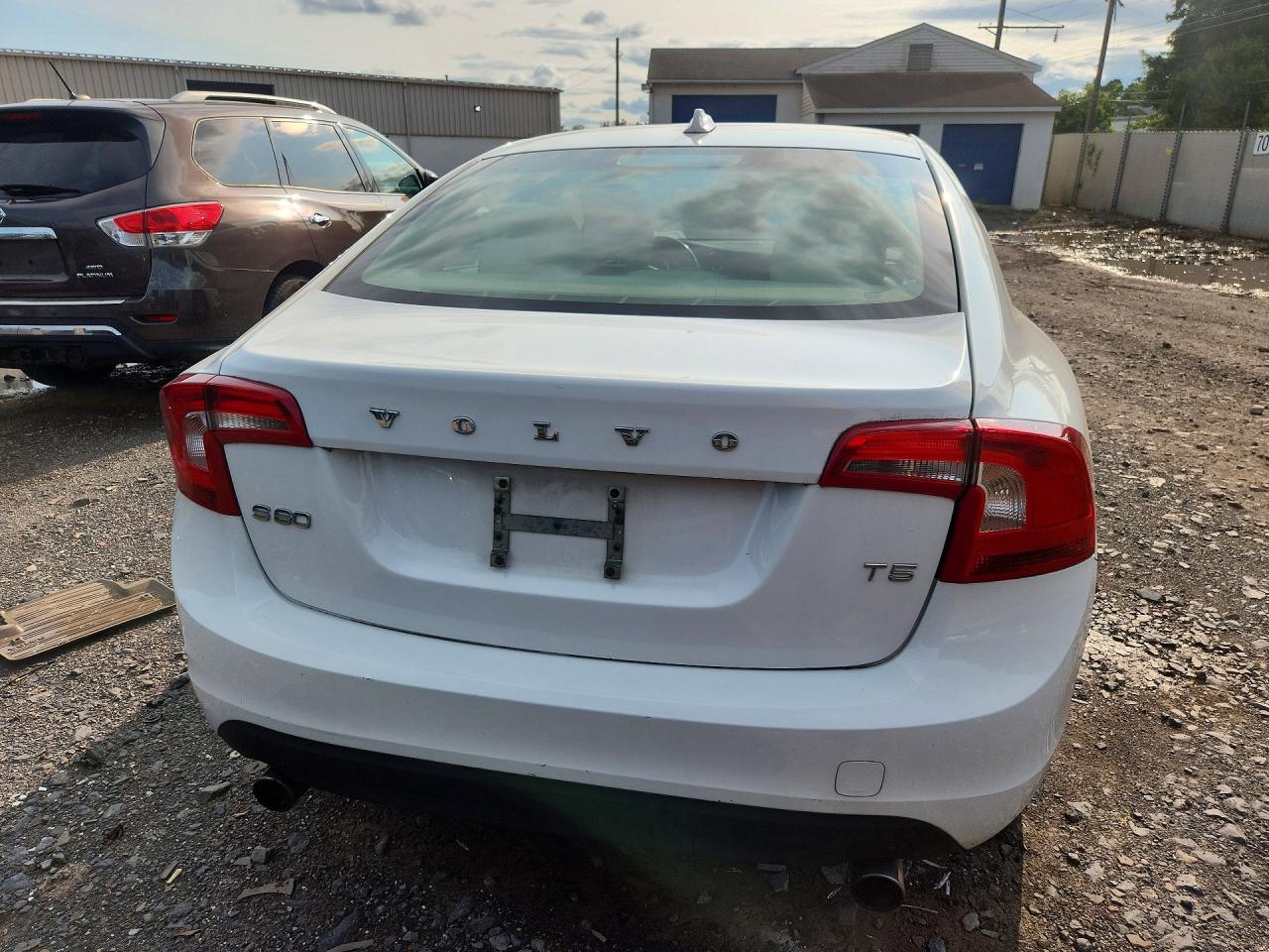 2012 Volvo S60 T5 White vin: YV1622FS8C2093796