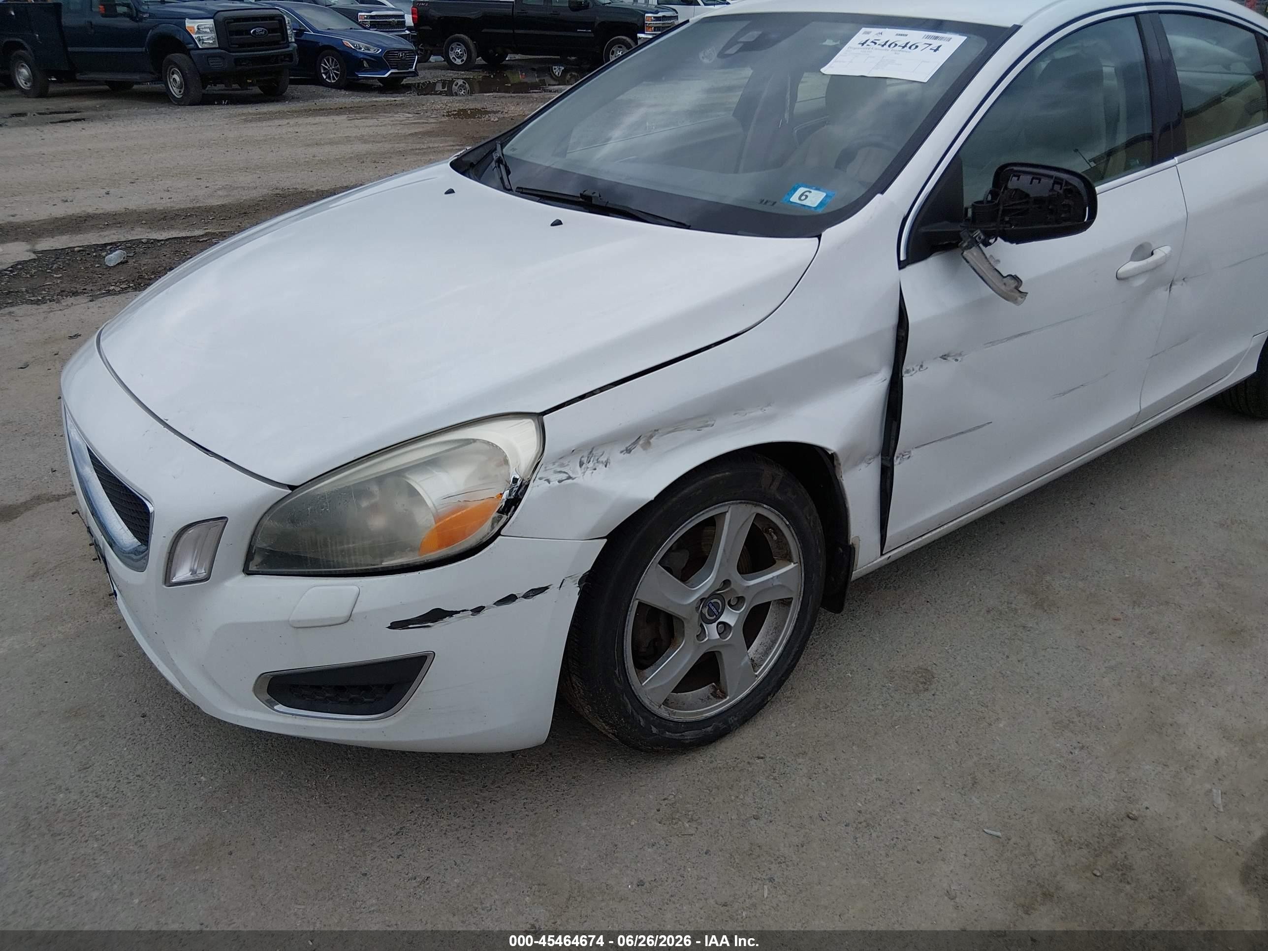 2012 Volvo S60 T5/t5 W/moonroof White vin: YV1622FS8C2122956