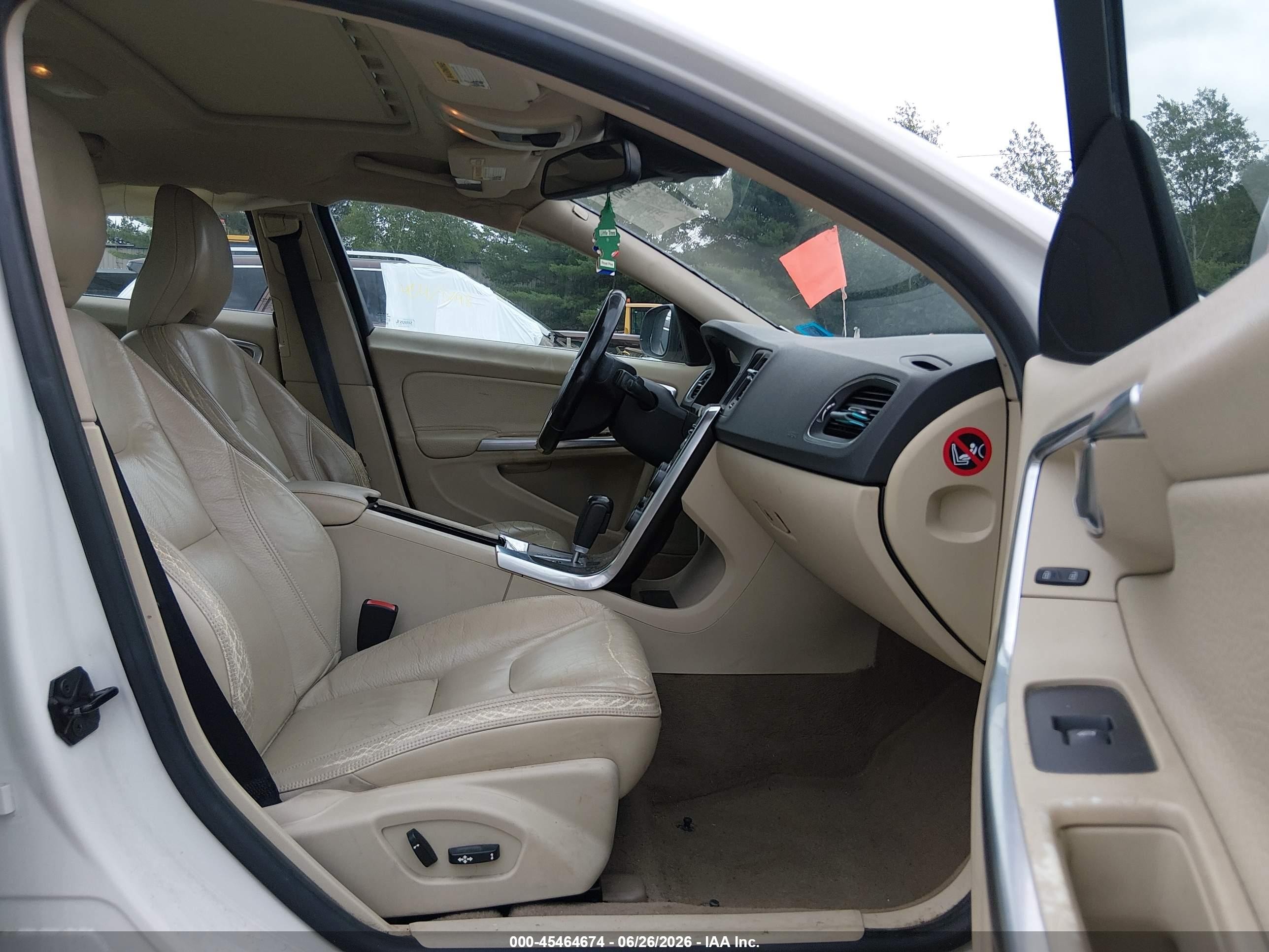 2012 Volvo S60 T5/t5 W/moonroof White vin: YV1622FS8C2122956
