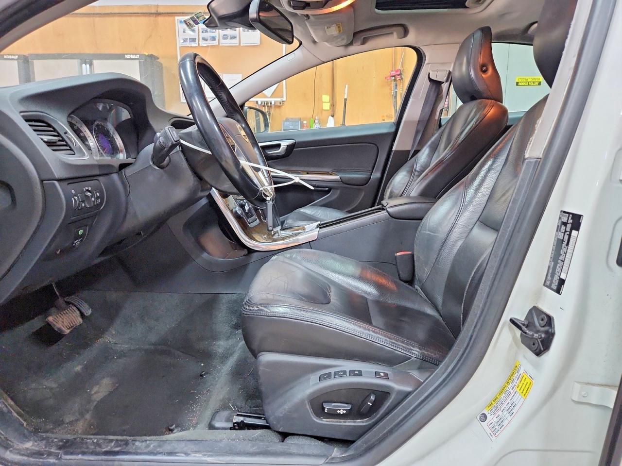 2012 Volvo S60 T5 White vin: YV1622FS9C2115580