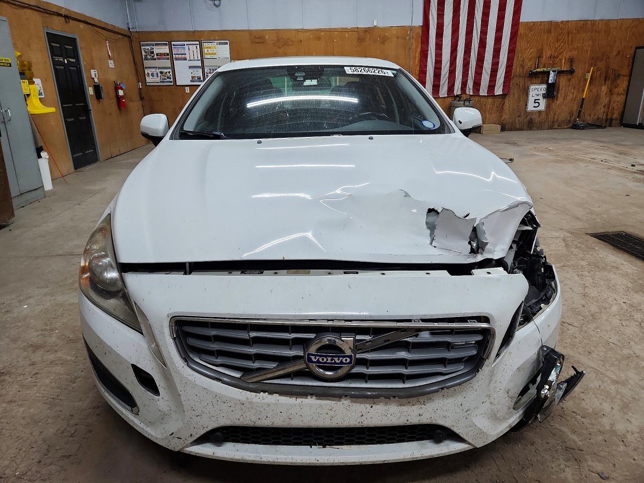 2012 Volvo S60 T5 White vin: YV1622FS9C2115580
