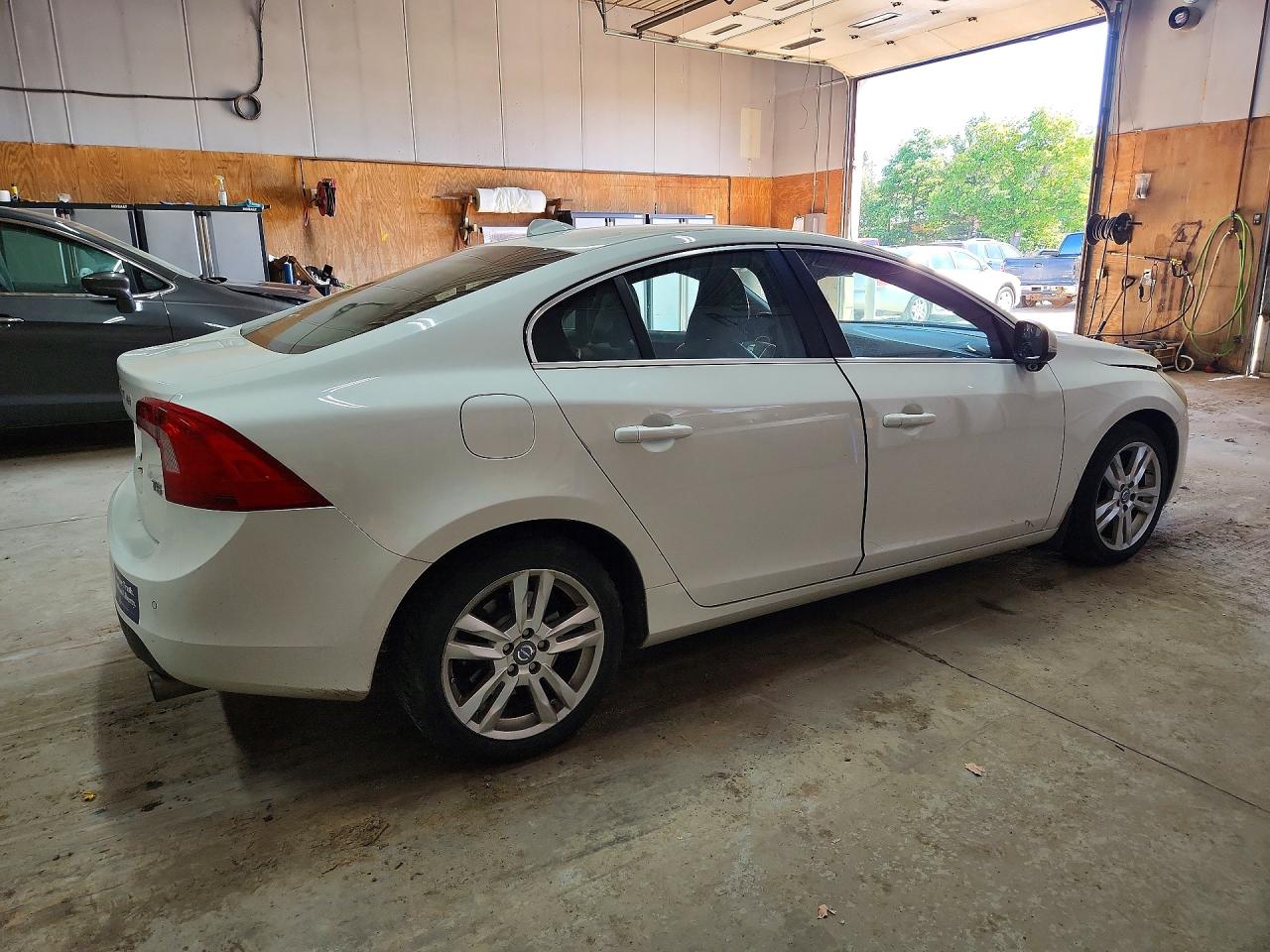 2012 Volvo S60 T5 White vin: YV1622FS9C2115580