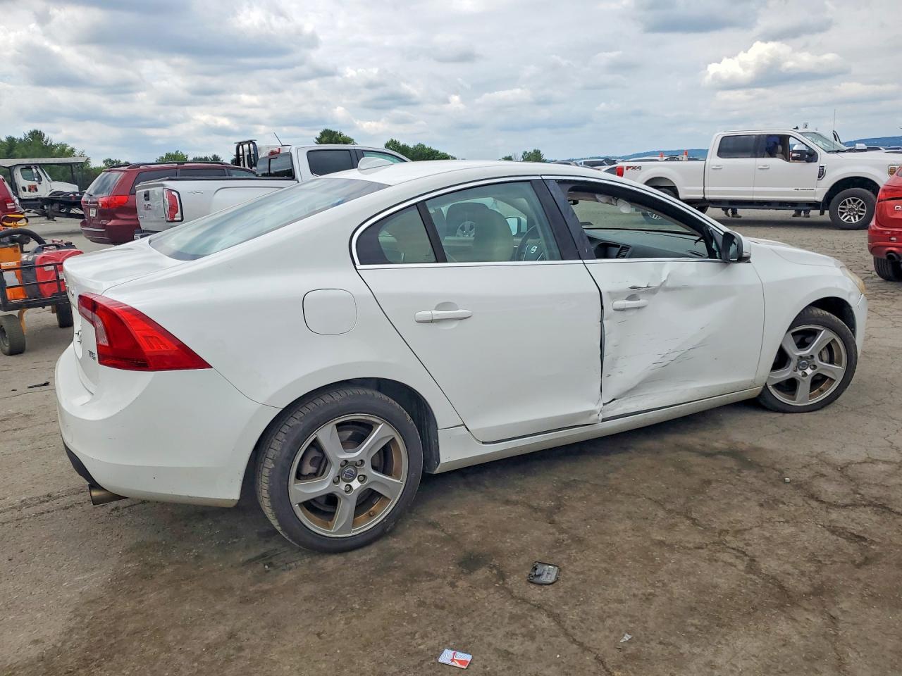2012 Volvo S60 T5 White vin: YV1622FSXC2030067