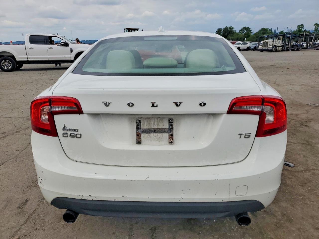2012 Volvo S60 T5 White vin: YV1622FSXC2030067