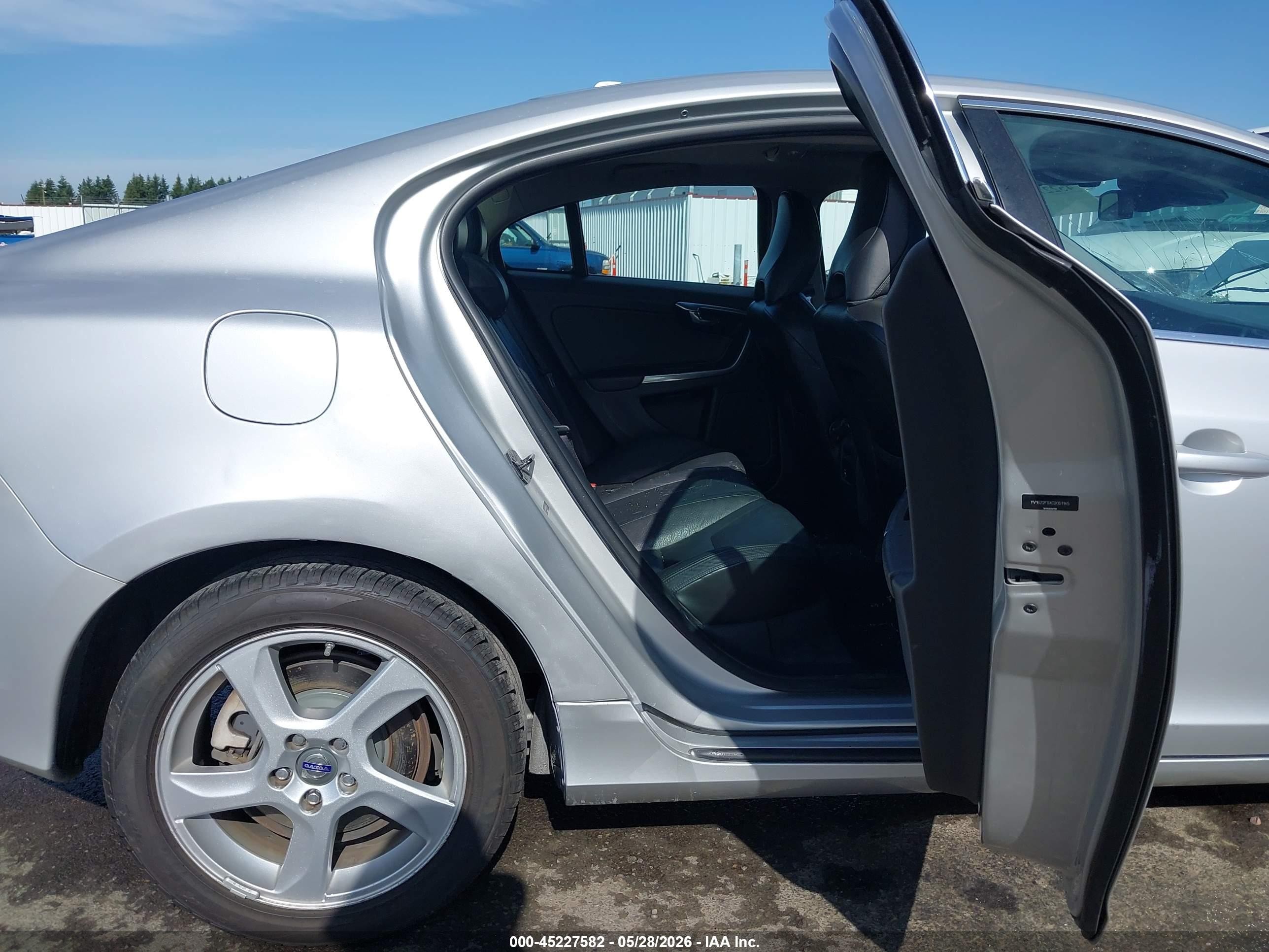 2012 Volvo S60 T5 Silver vin: YV1622FSXC2051145