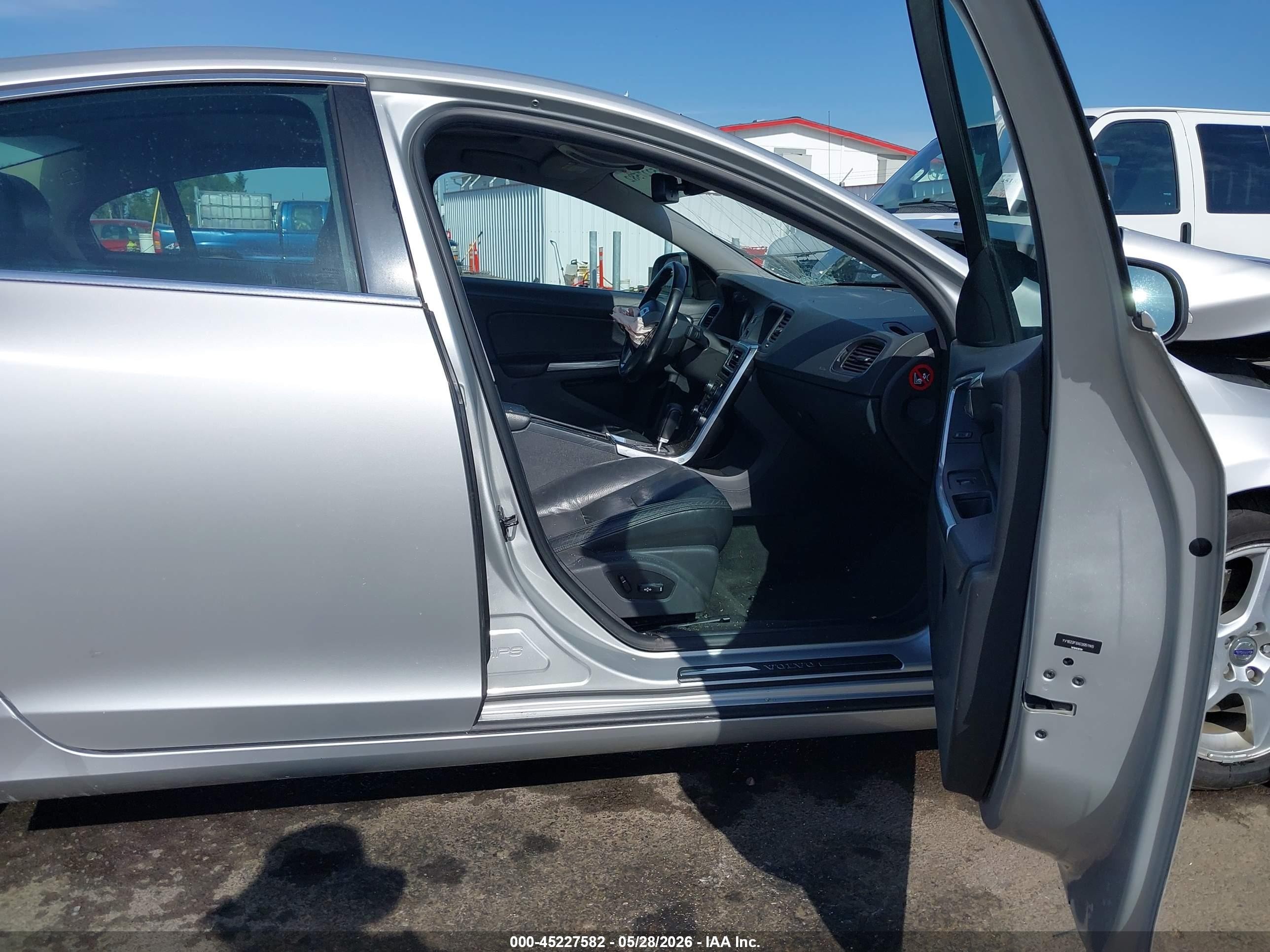 2012 Volvo S60 T5 Silver vin: YV1622FSXC2051145