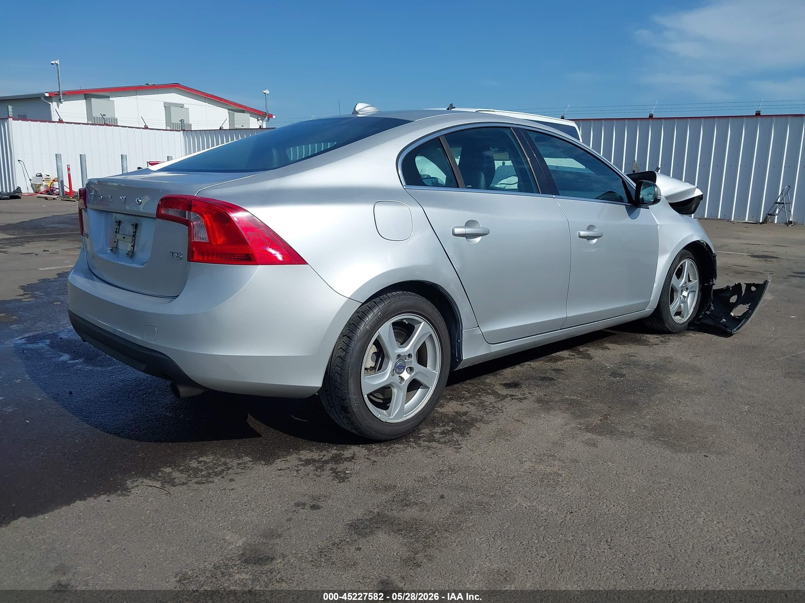 2012 Volvo S60 T5 Silver vin: YV1622FSXC2051145