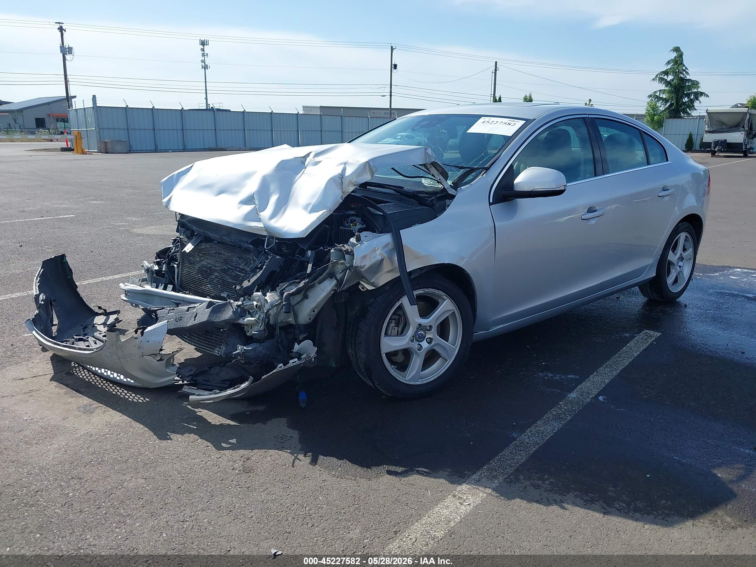 2012 Volvo S60 T5 Silver vin: YV1622FSXC2051145