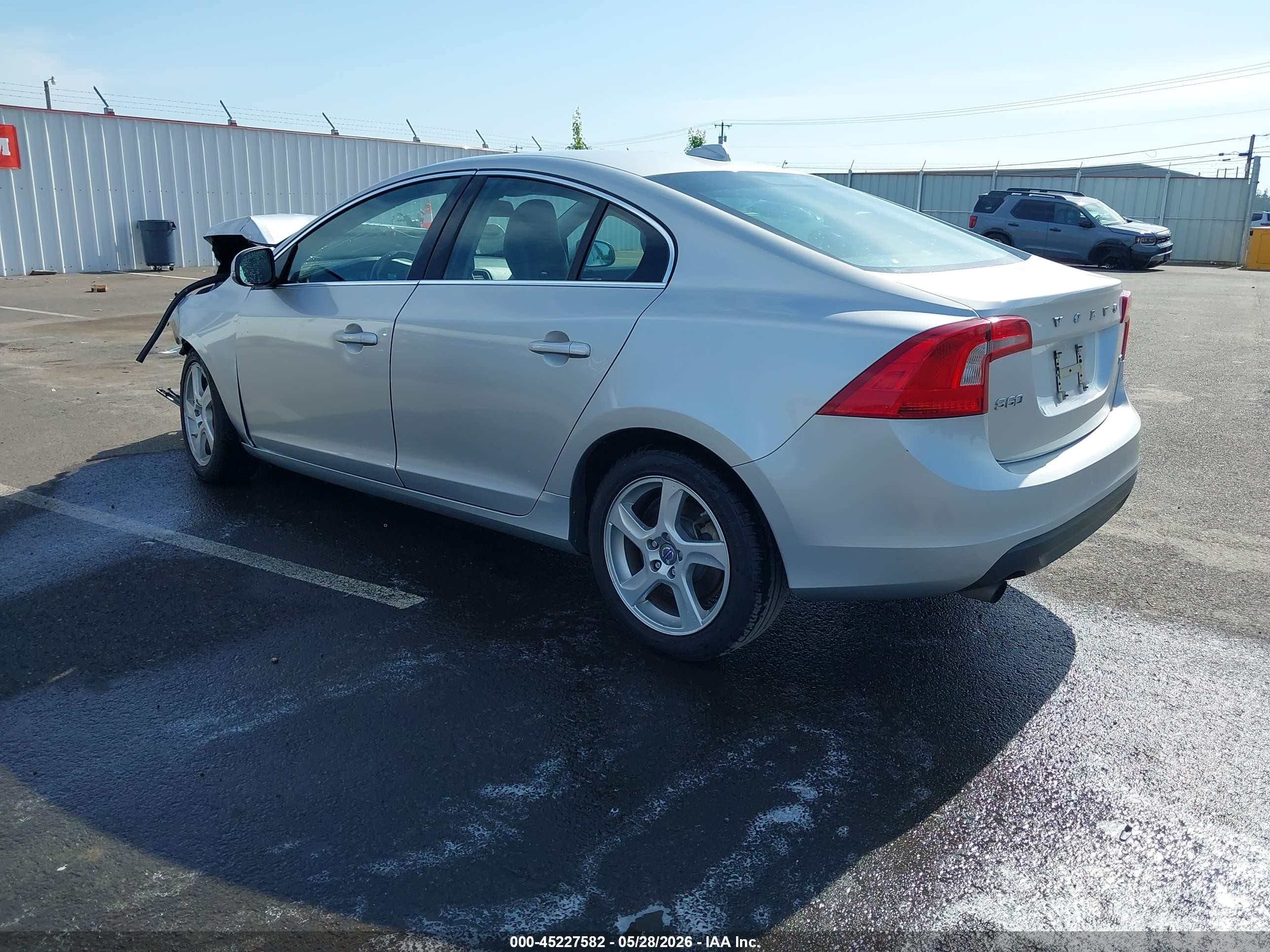 2012 Volvo S60 T5 Silver vin: YV1622FSXC2051145