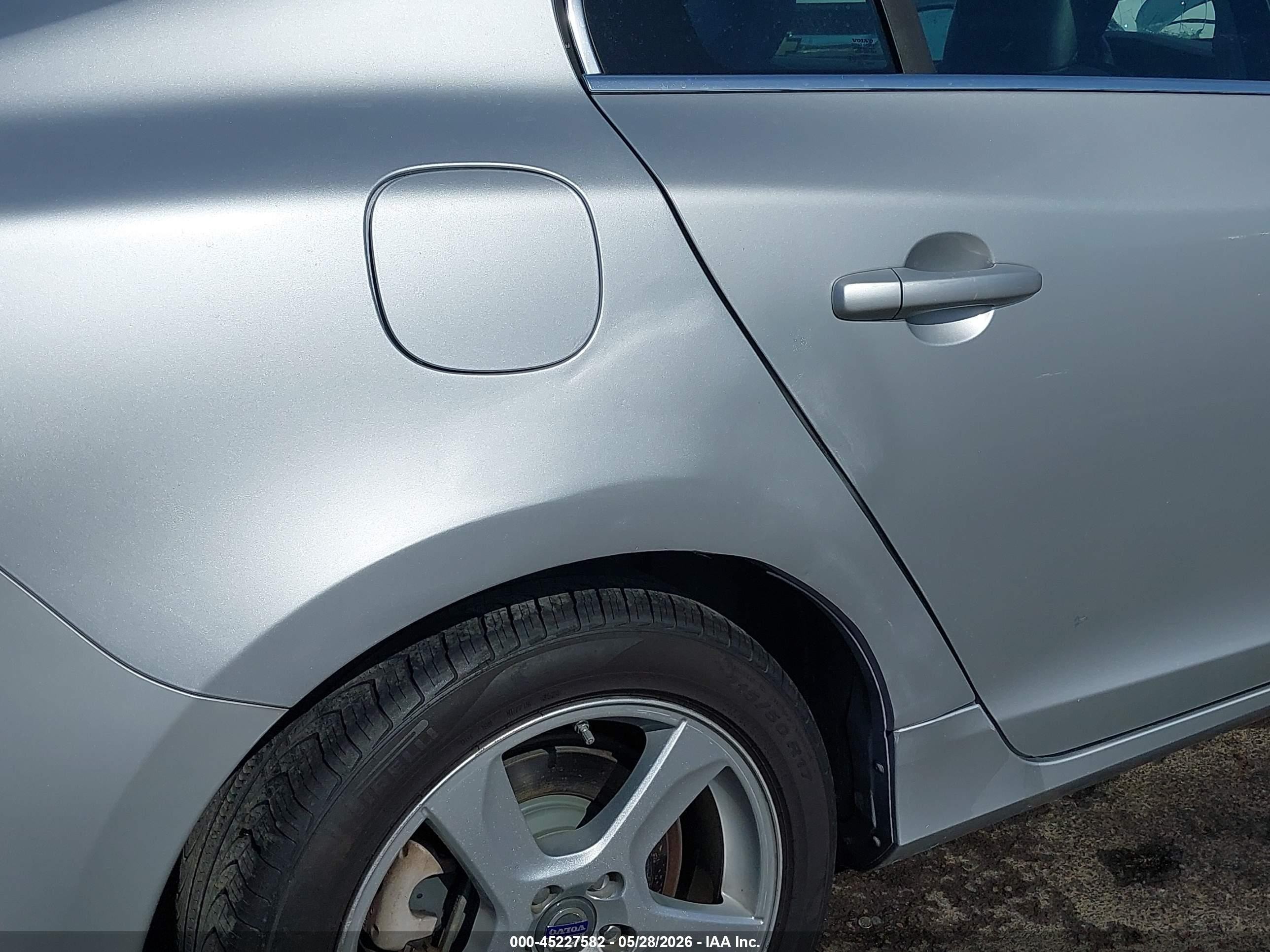 2012 Volvo S60 T5 Silver vin: YV1622FSXC2051145
