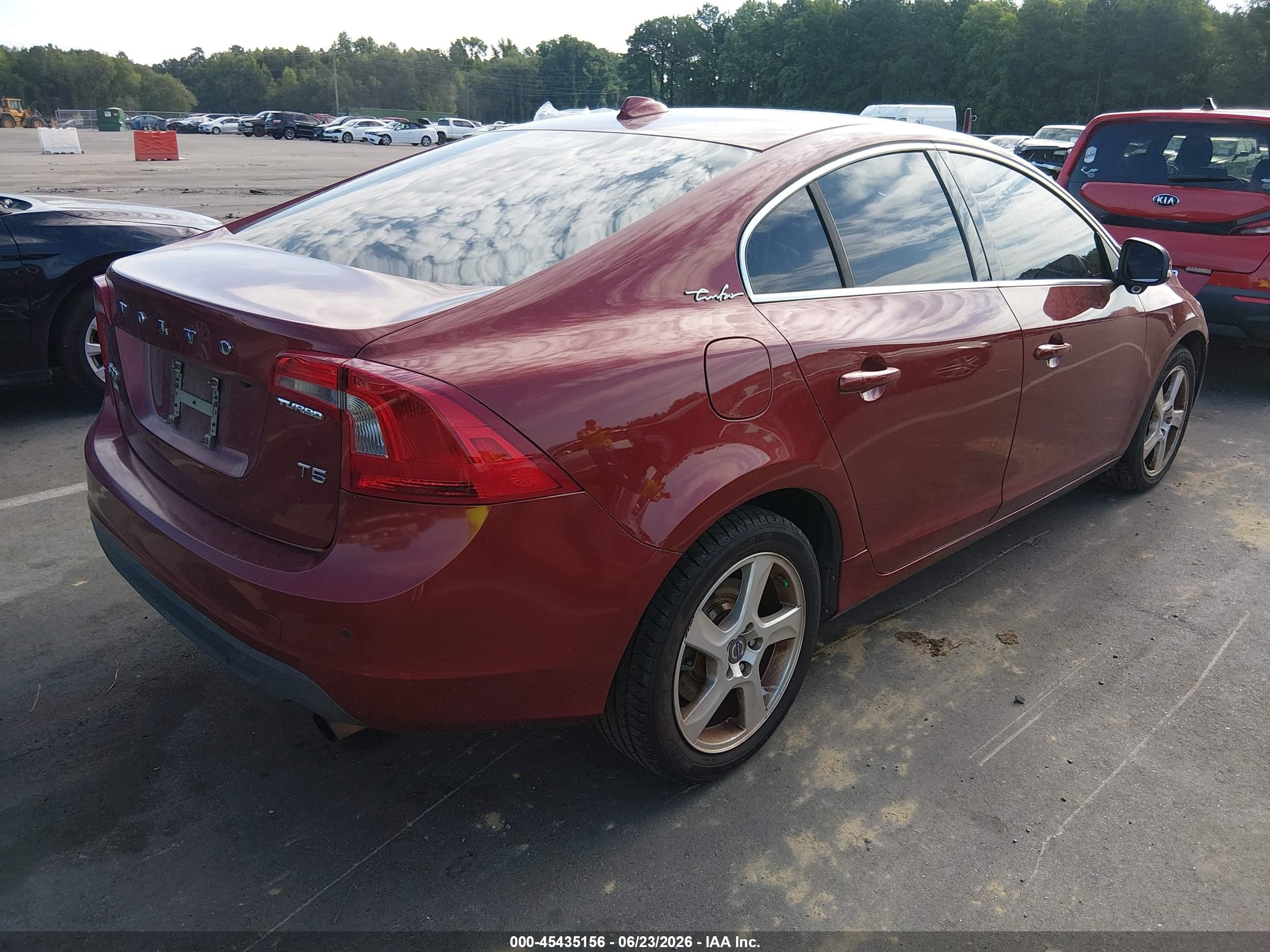 2012 Volvo S60 T5 Red vin: YV1622FSXC2090933