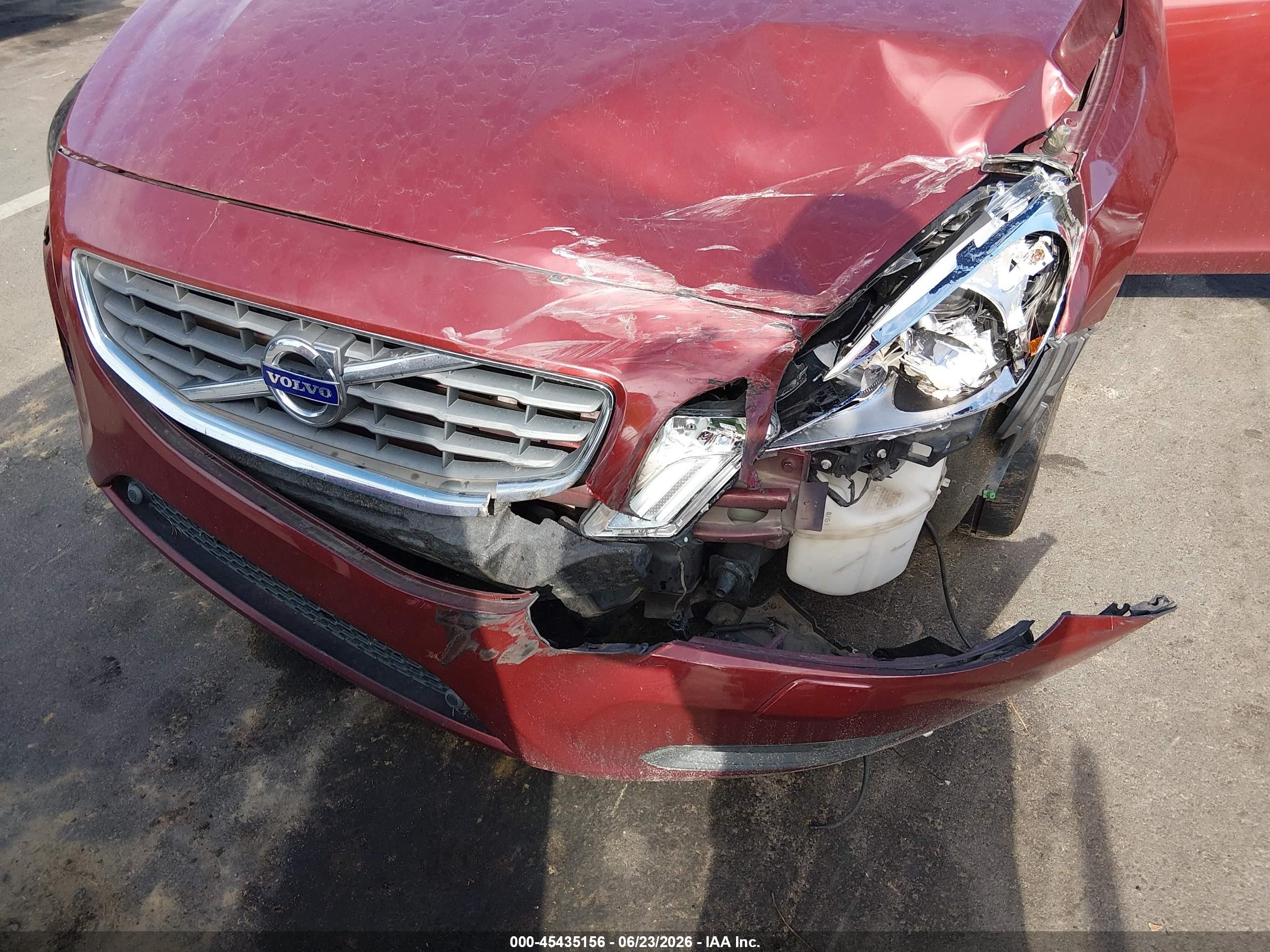 2012 Volvo S60 T5 Red vin: YV1622FSXC2090933