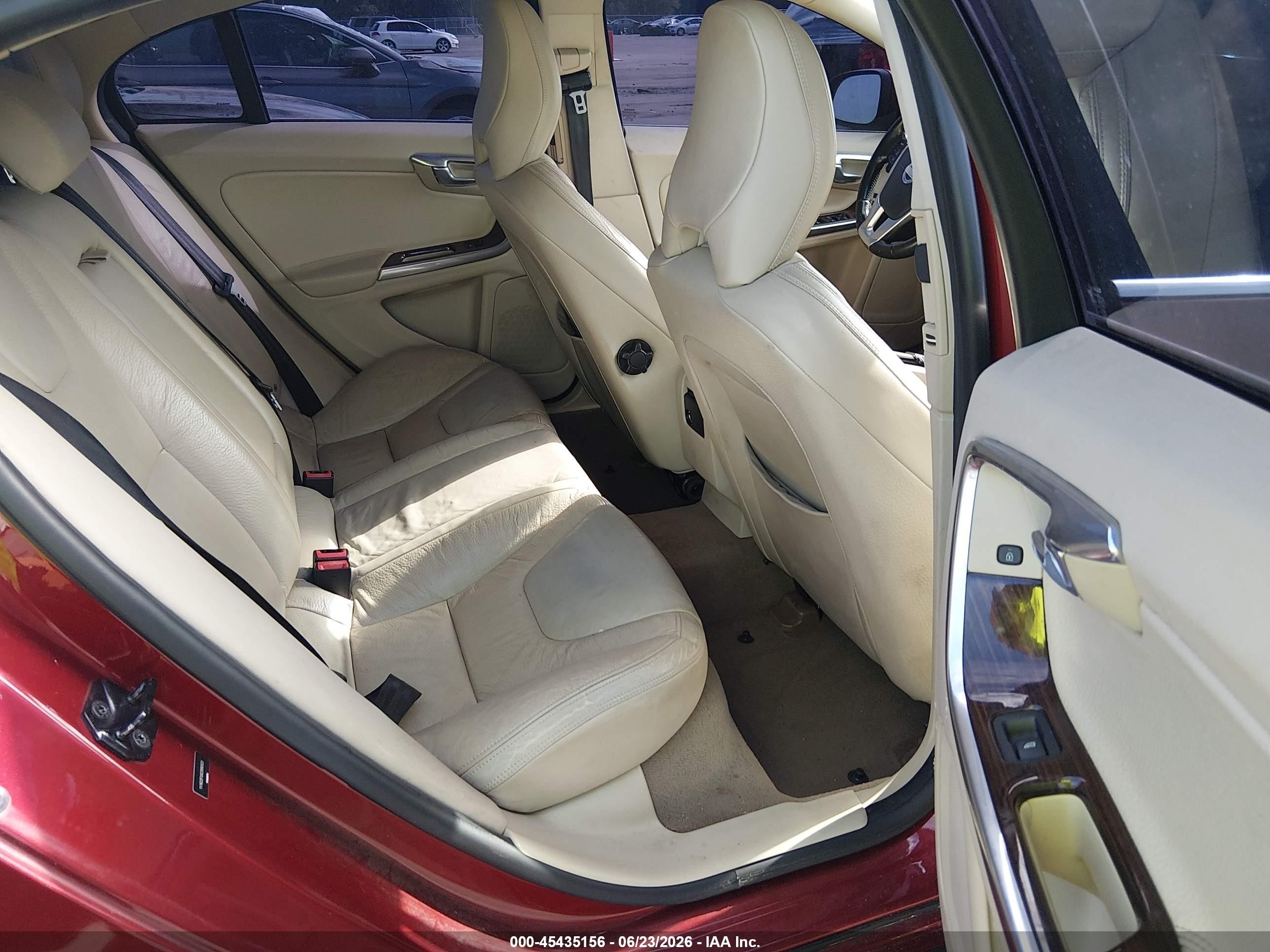2012 Volvo S60 T5 Red vin: YV1622FSXC2090933