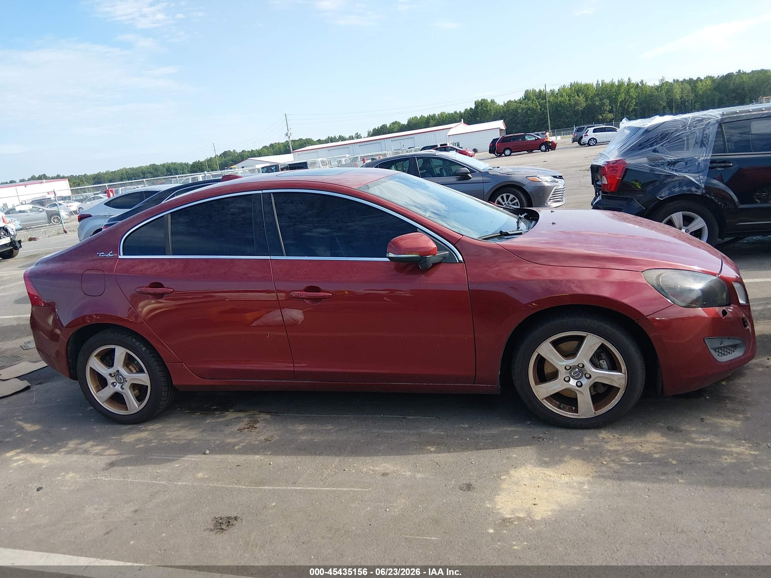 2012 Volvo S60 T5 Red vin: YV1622FSXC2090933