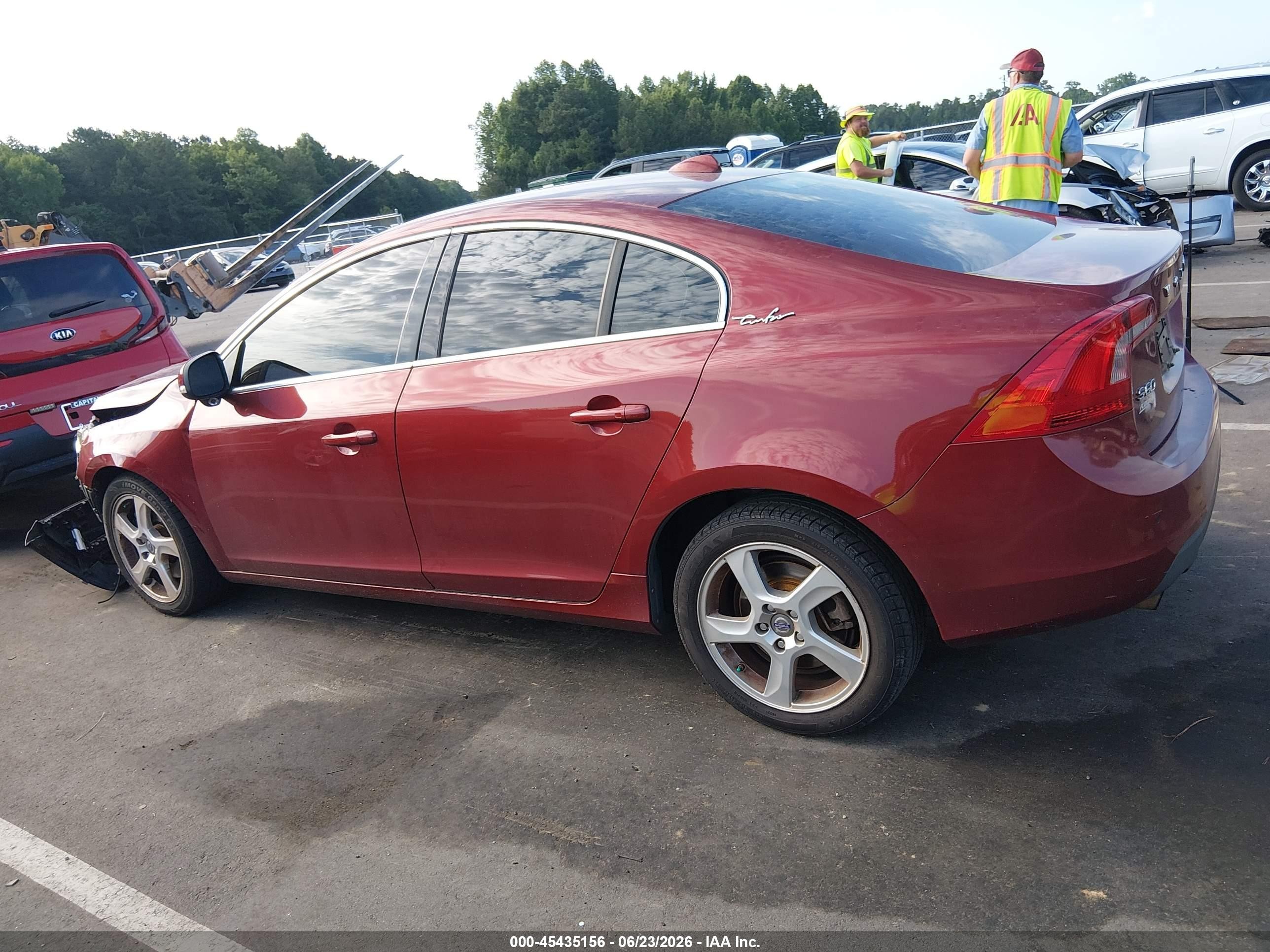 2012 Volvo S60 T5 Red vin: YV1622FSXC2090933