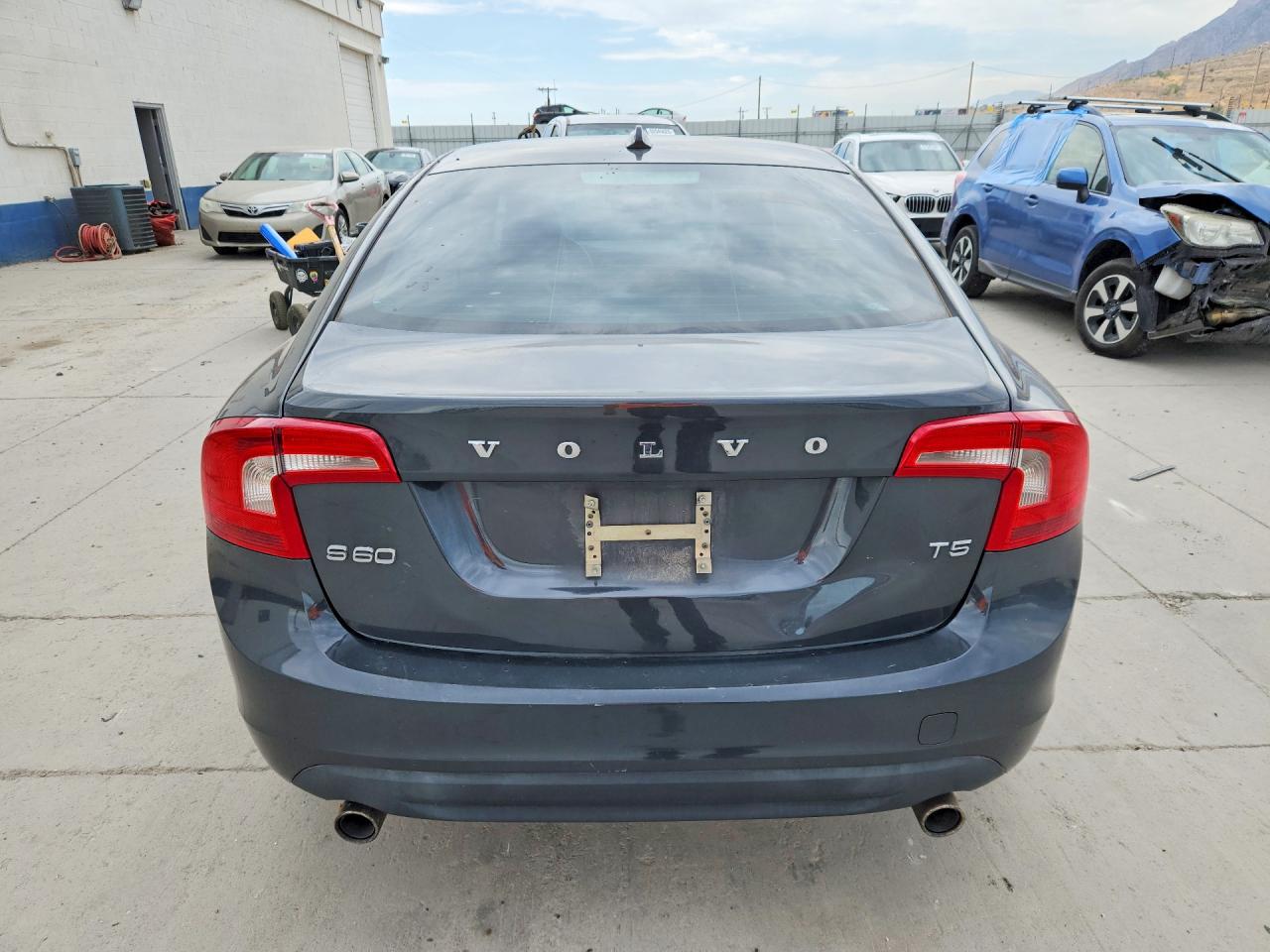 2012 Volvo S60 T5 Gray vin: YV1622FSXC2100179
