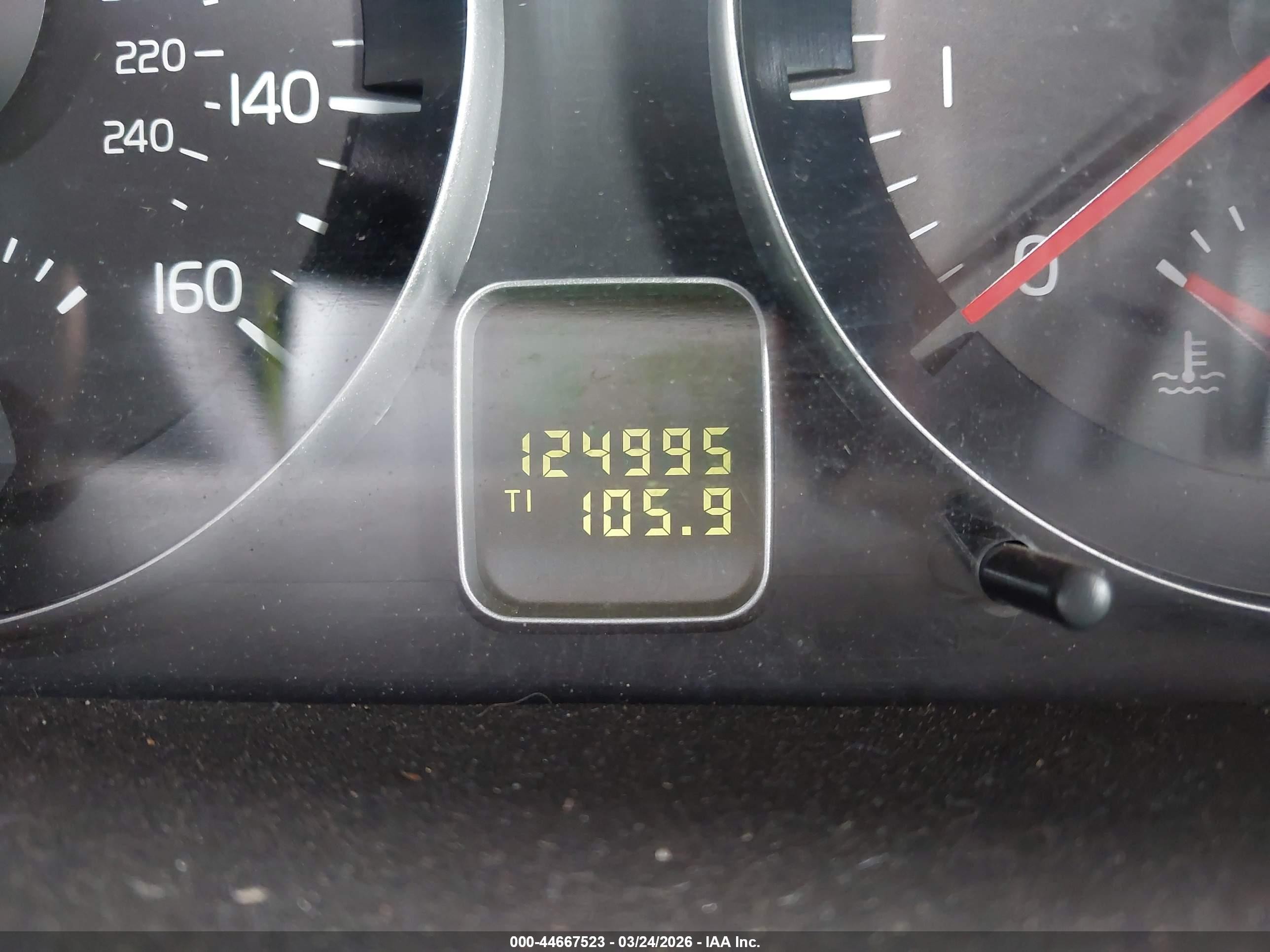 2010 Volvo C70 T5 Silver vin: YV1672MC0AJ091895