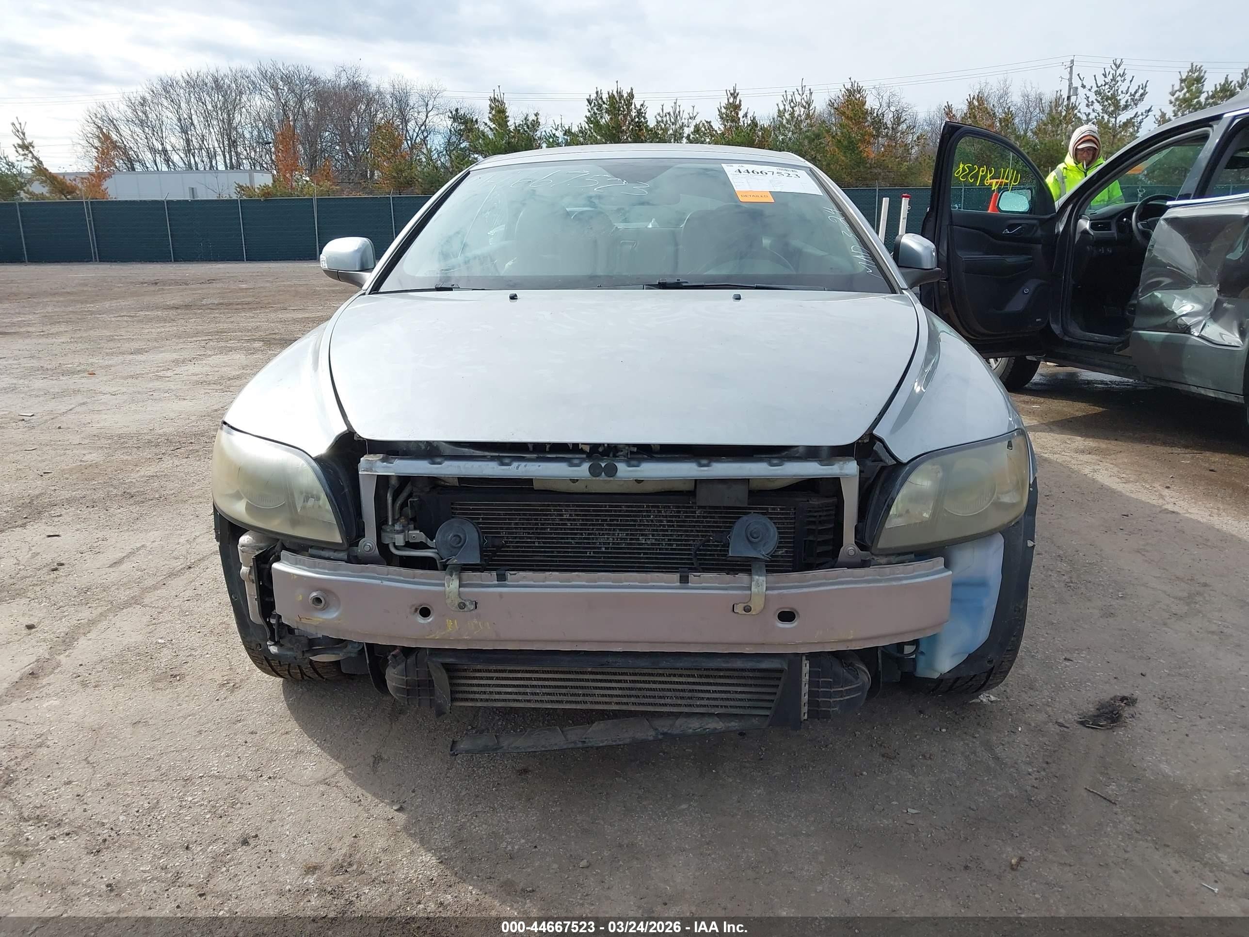 2010 Volvo C70 T5 Silver vin: YV1672MC0AJ091895