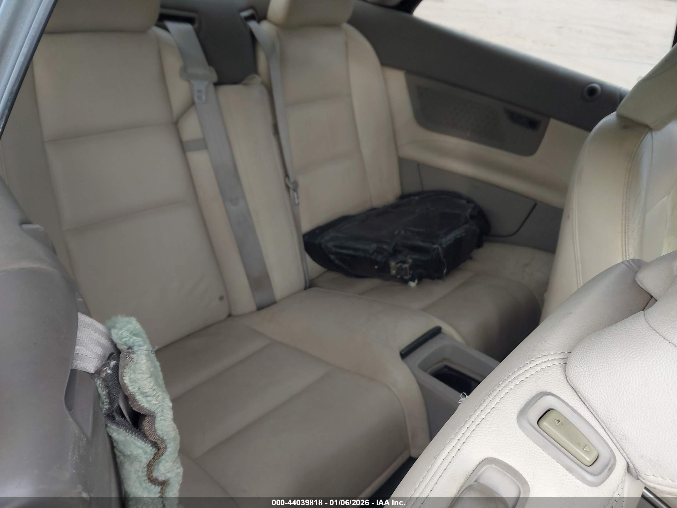 2010 Volvo C70 T5 Beige vin: YV1672MC0AJ094439