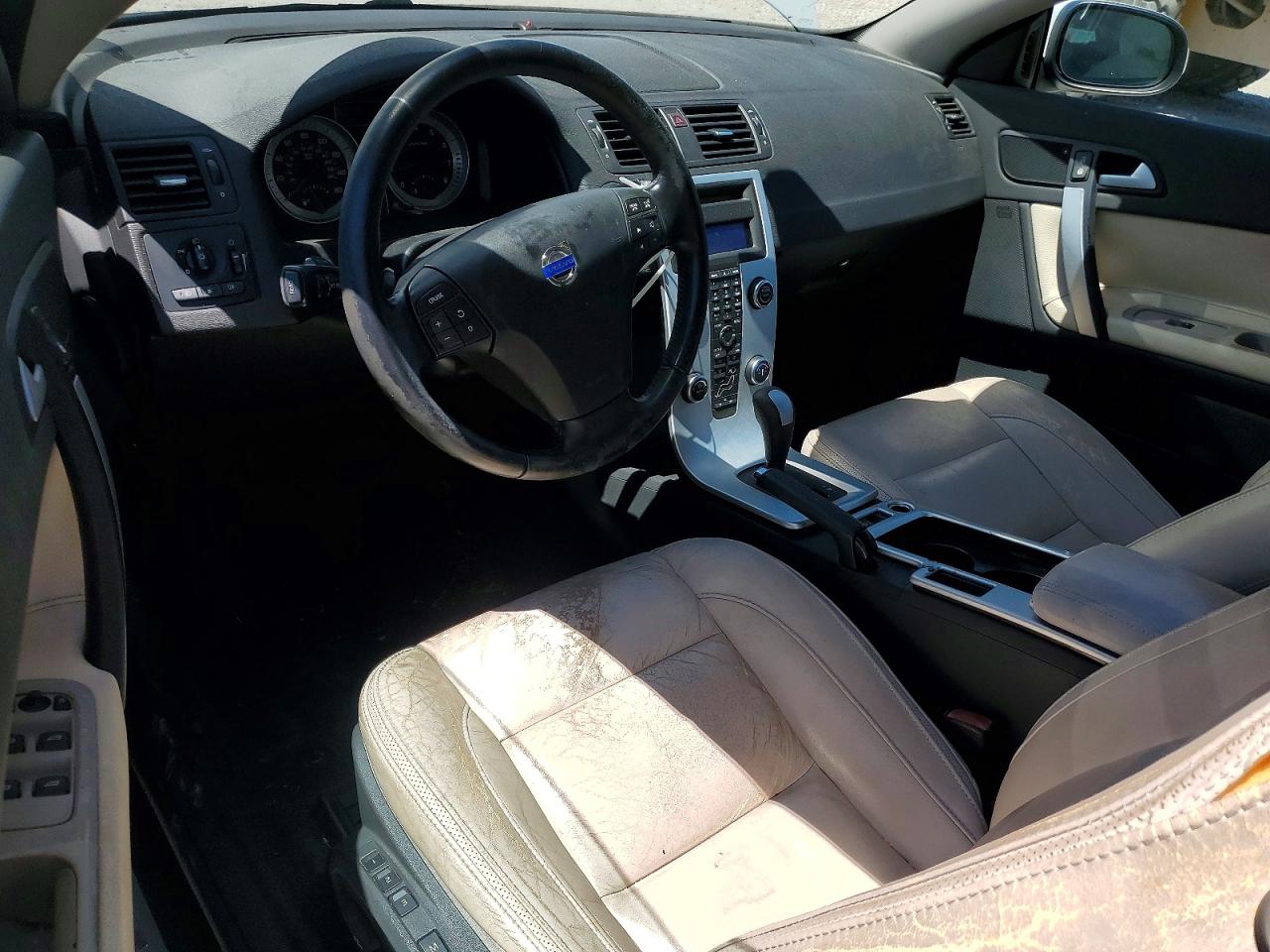 2011 Volvo C70 White vin: YV1672MC0BJ107076