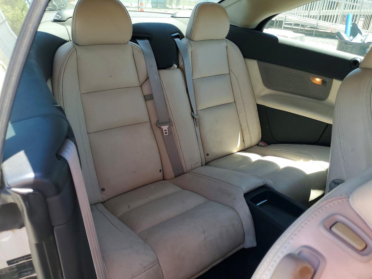 2011 Volvo C70 White vin: YV1672MC0BJ107076