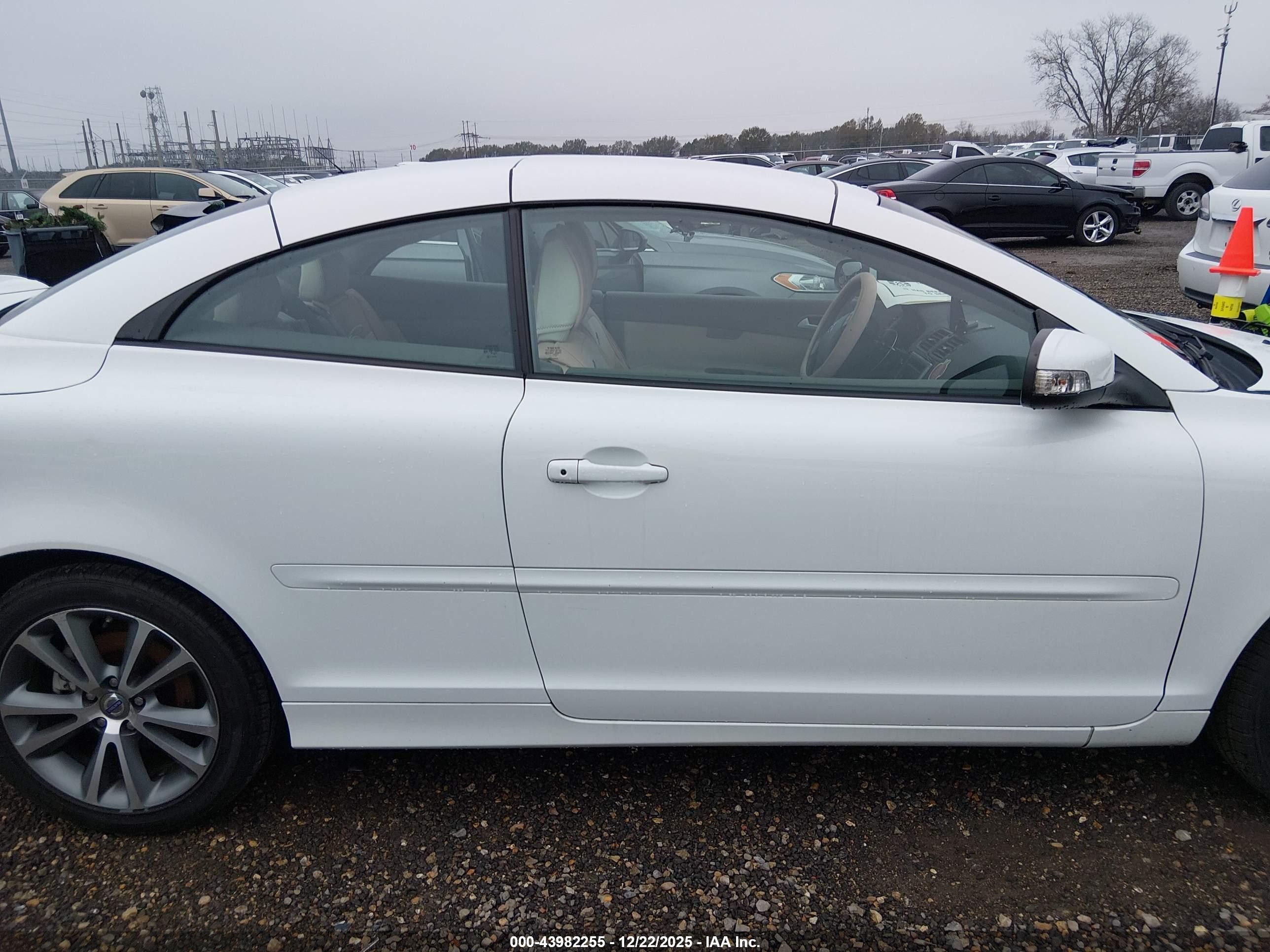 2010 Volvo C70 T5 White vin: YV1672MC1AJ091954