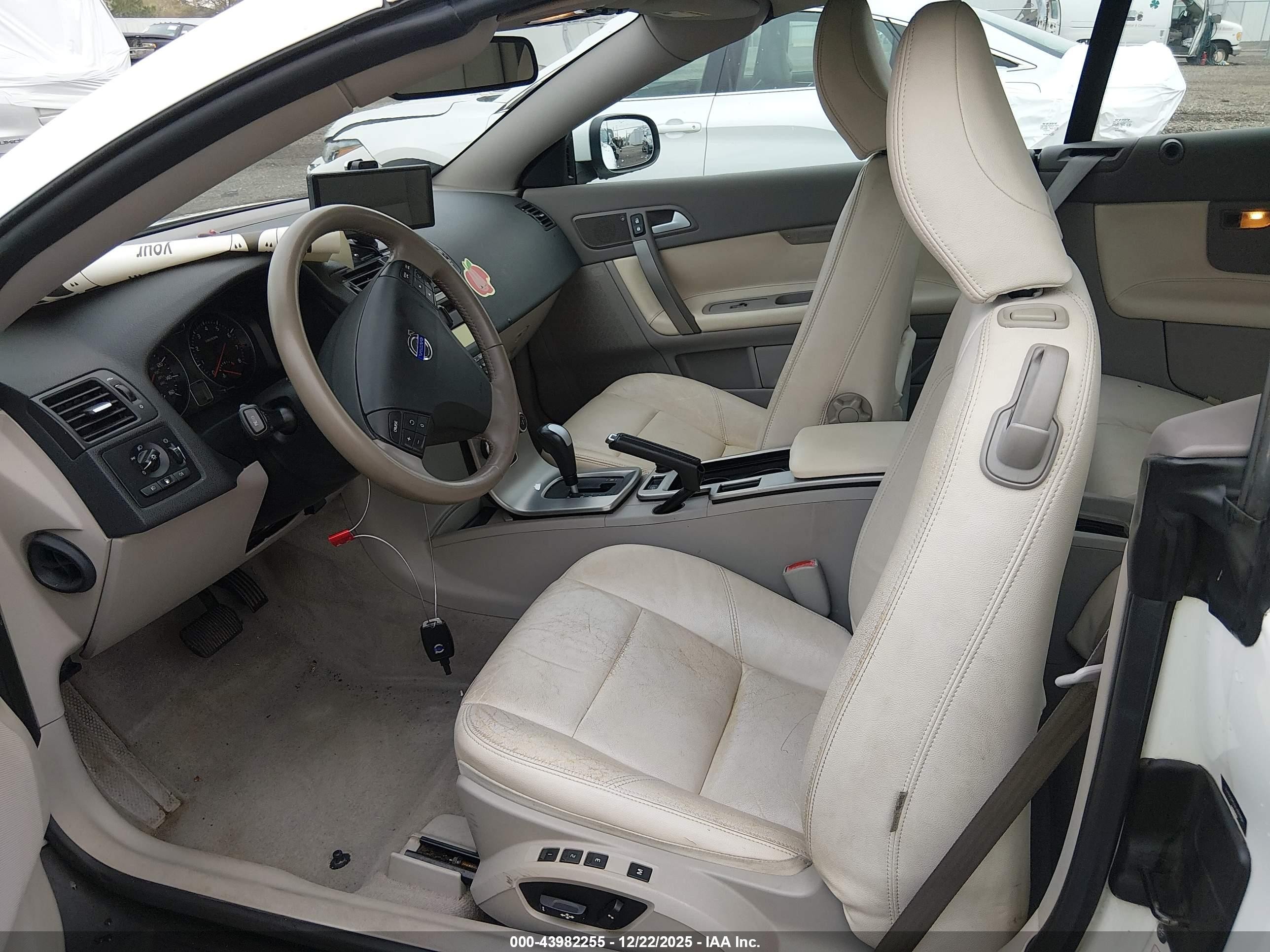 2010 Volvo C70 T5 White vin: YV1672MC1AJ091954