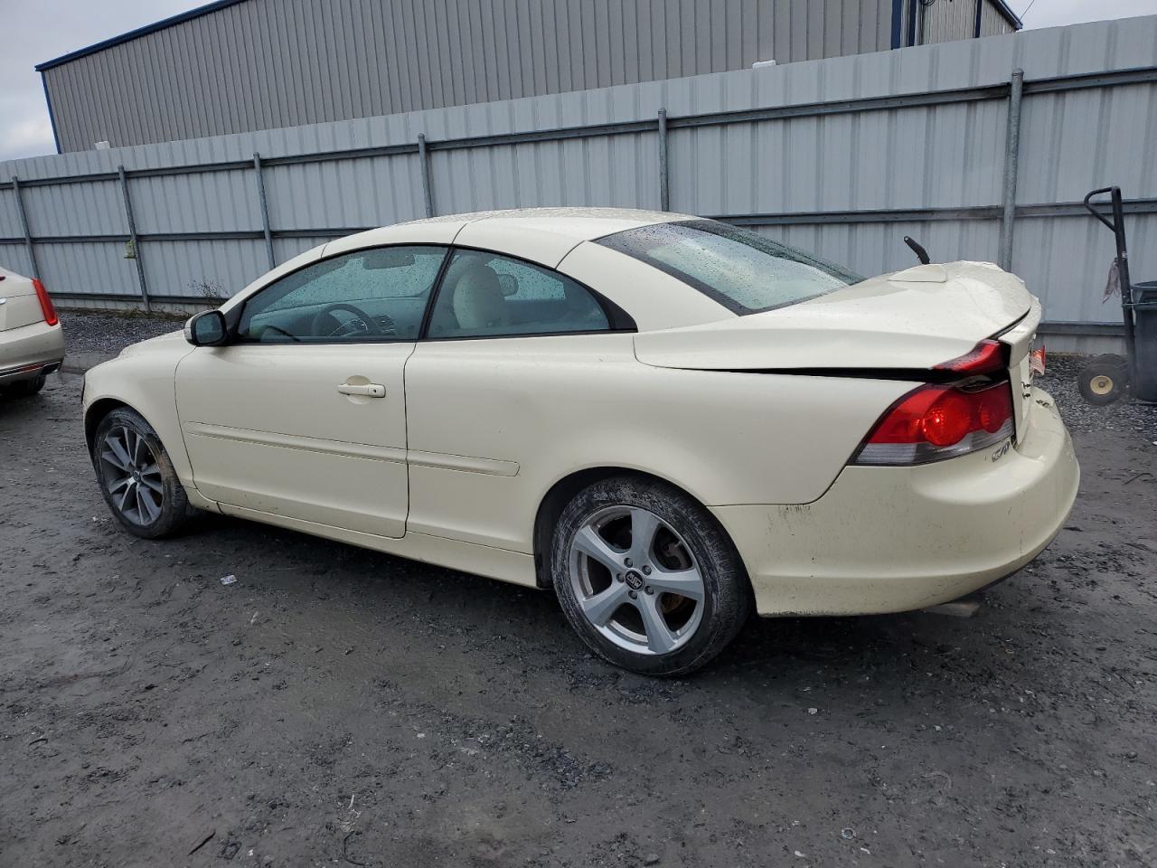 2010 Volvo C70 T5 Cream vin: YV1672MC1AJ092229
