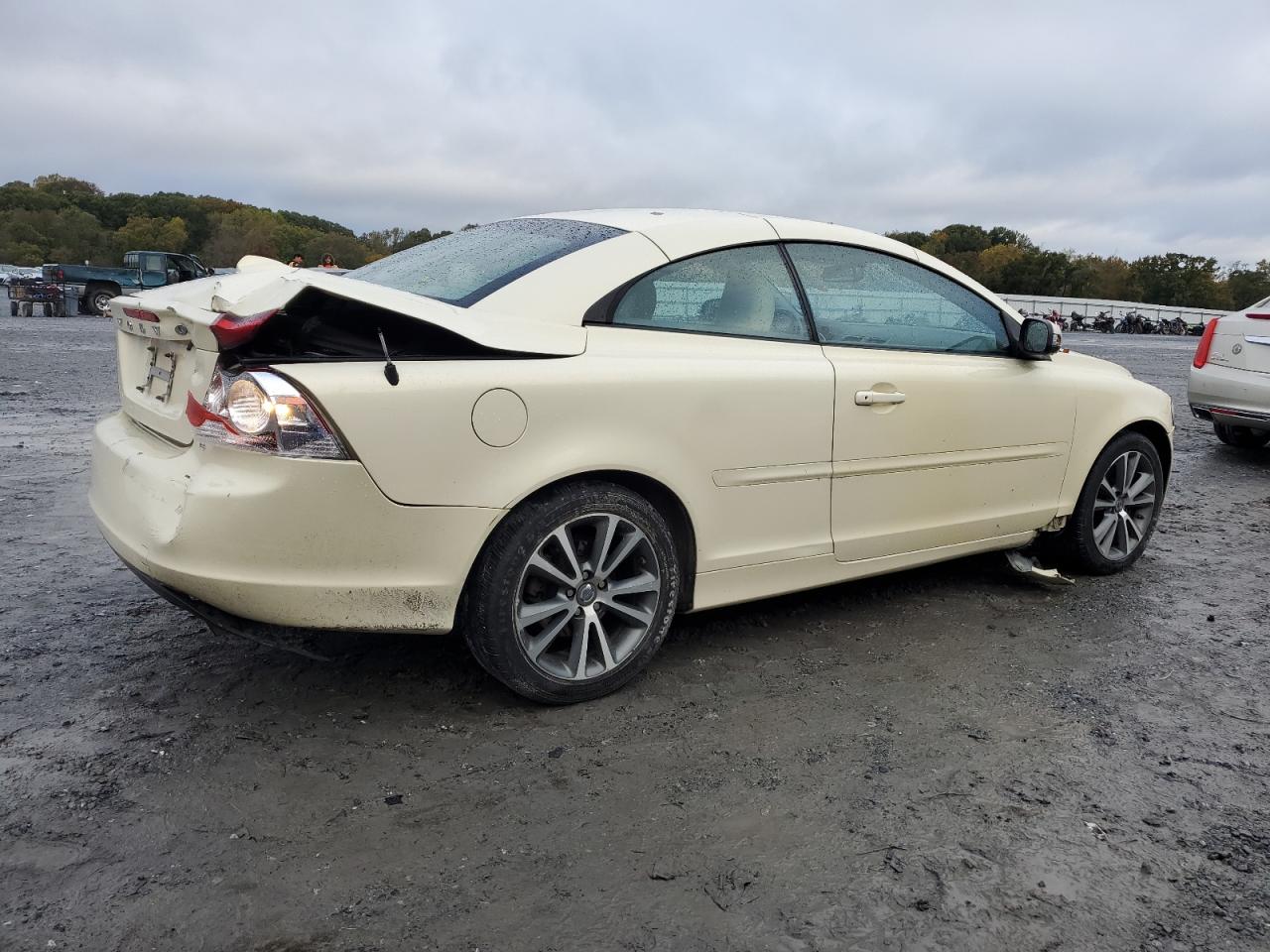 2010 Volvo C70 T5 Cream vin: YV1672MC1AJ092229