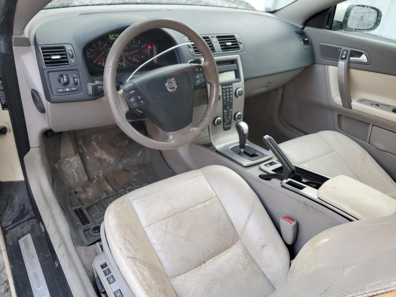 2010 Volvo C70 T5 Cream vin: YV1672MC1AJ092229
