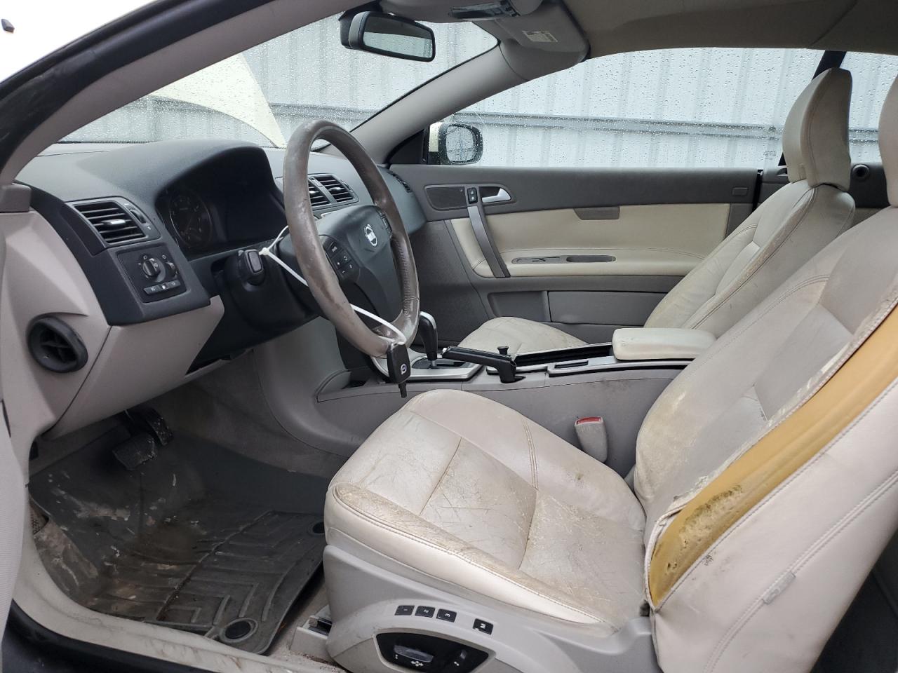 2010 Volvo C70 T5 Cream vin: YV1672MC1AJ092229