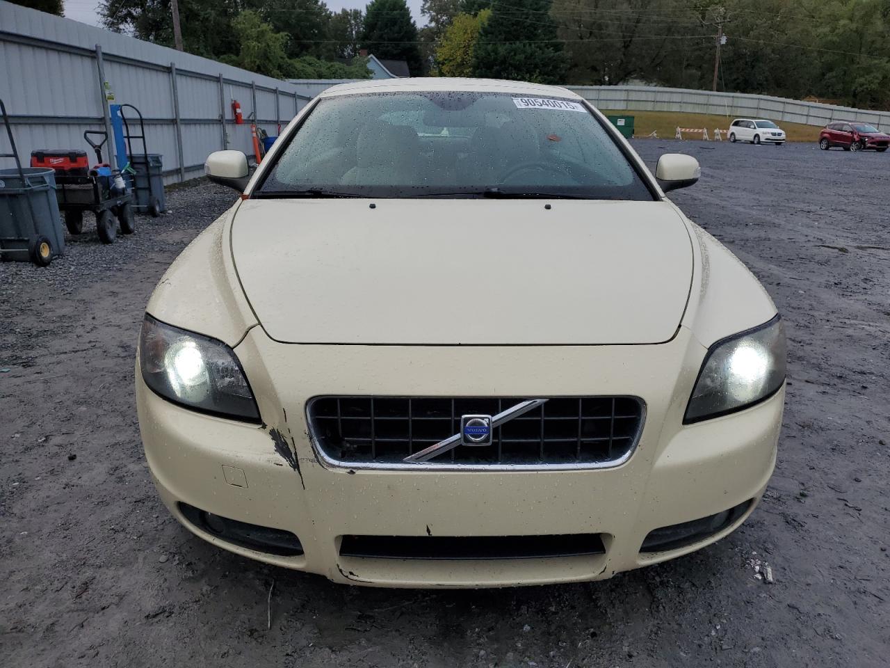 2010 Volvo C70 T5 Cream vin: YV1672MC1AJ092229