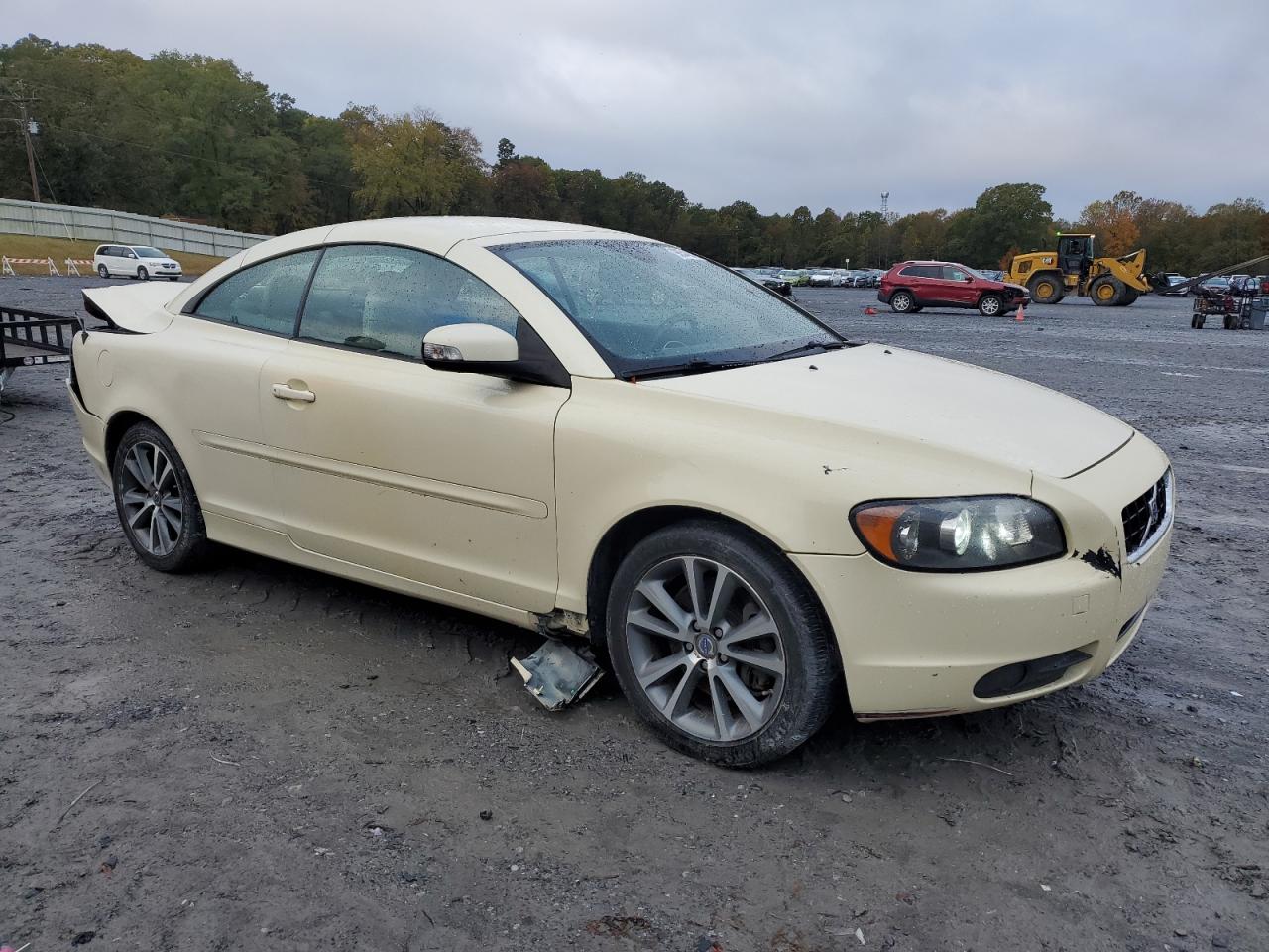2010 Volvo C70 T5 Cream vin: YV1672MC1AJ092229