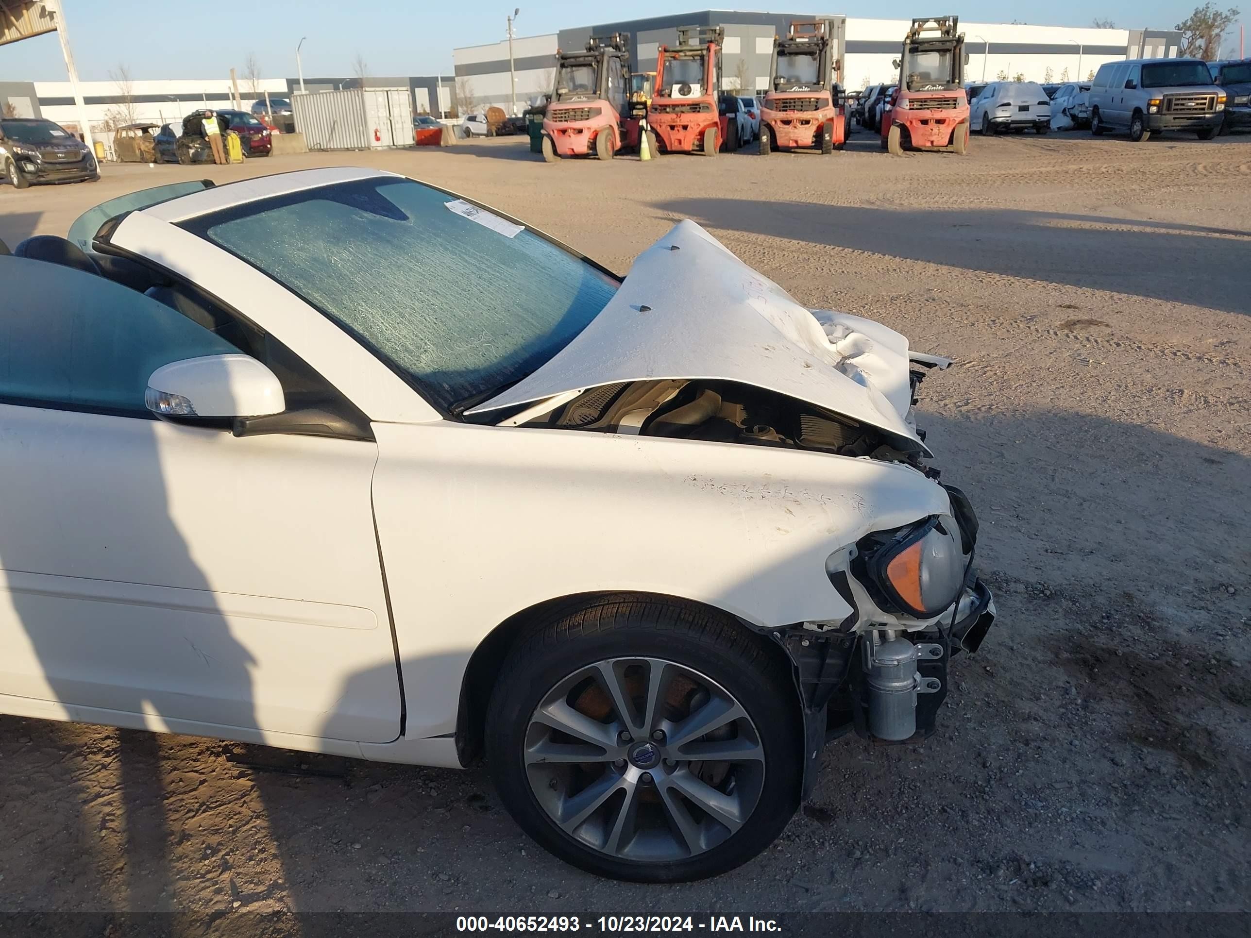 2010 Volvo C70 T5 White vin: YV1672MC1AJ094255