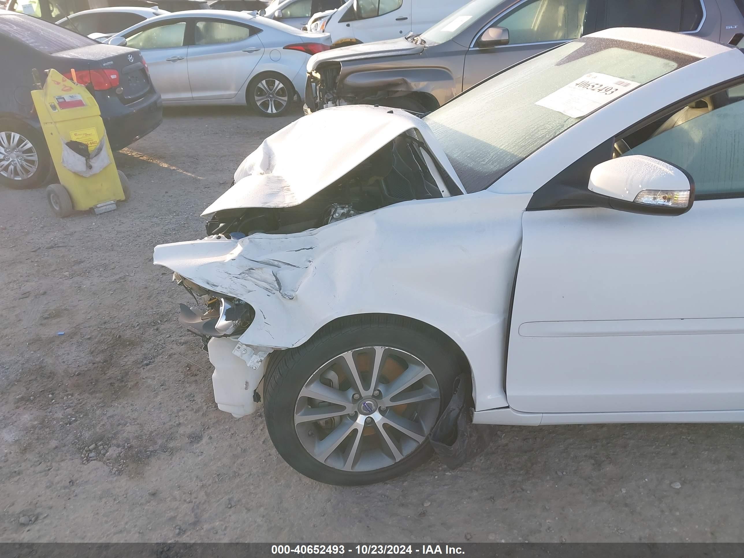 2010 Volvo C70 T5 White vin: YV1672MC1AJ094255