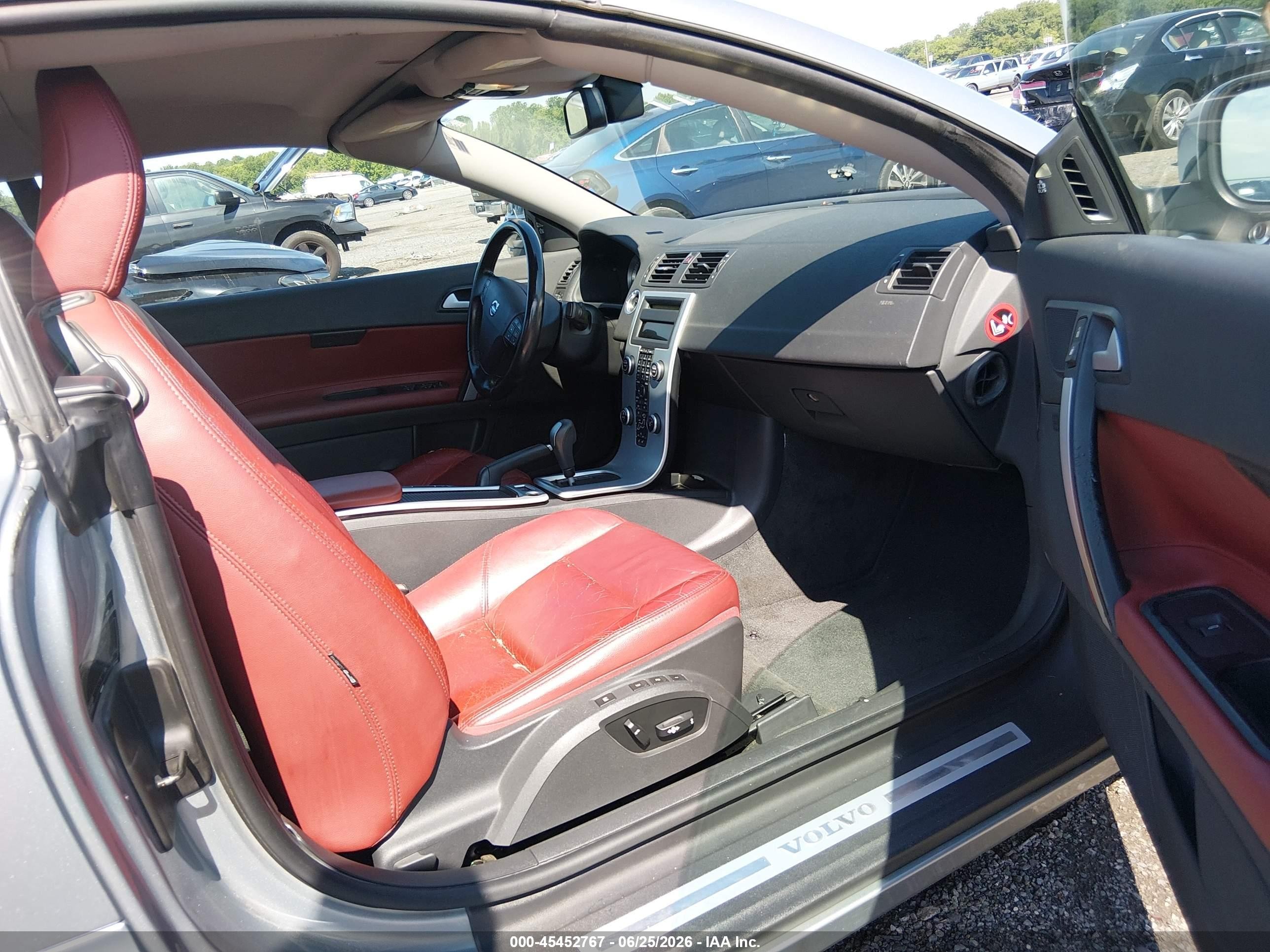 2011 Volvo C70 T5 (retail Only) Gray vin: YV1672MC1BJ110049
