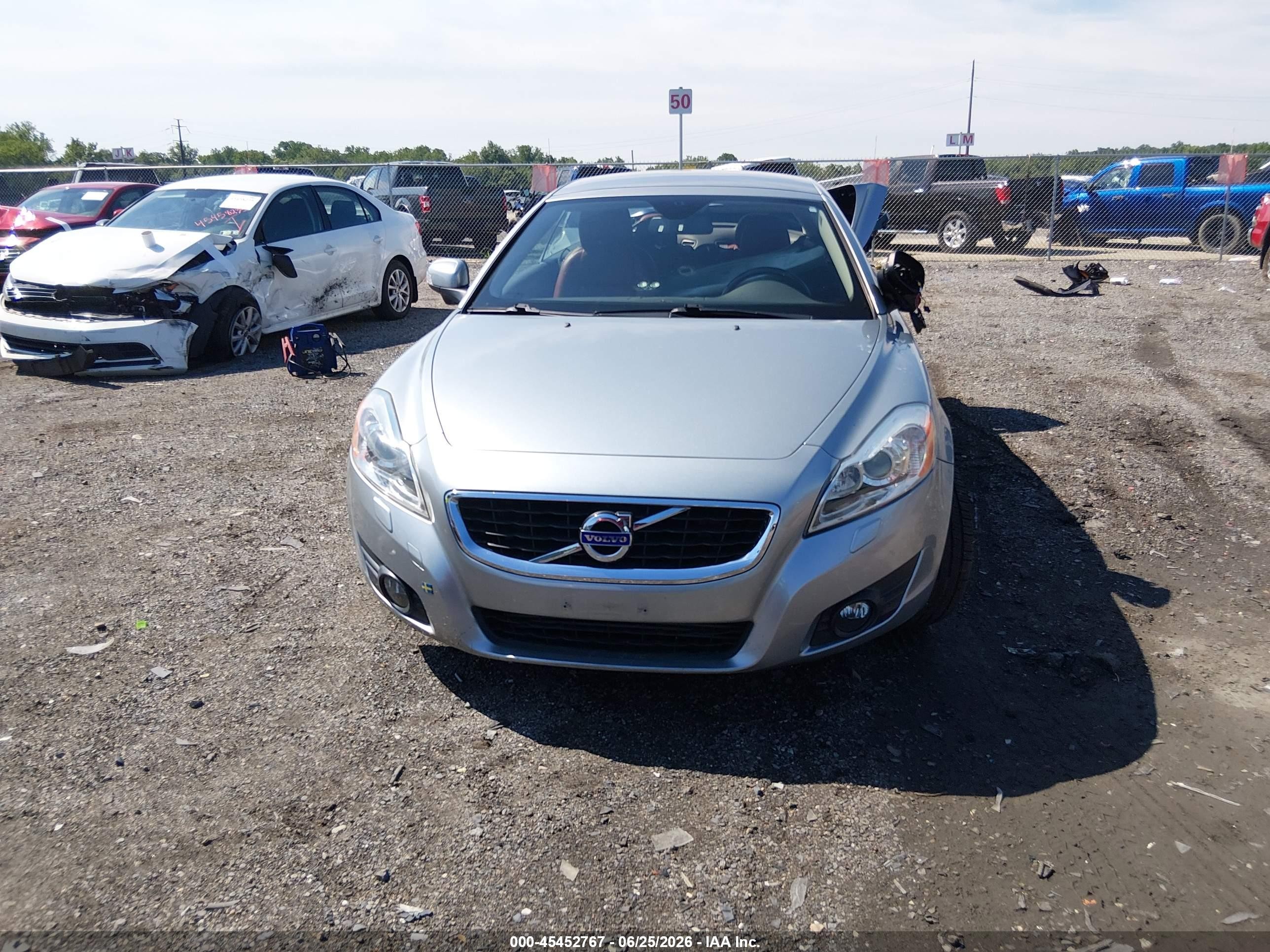 2011 Volvo C70 T5 (retail Only) Gray vin: YV1672MC1BJ110049