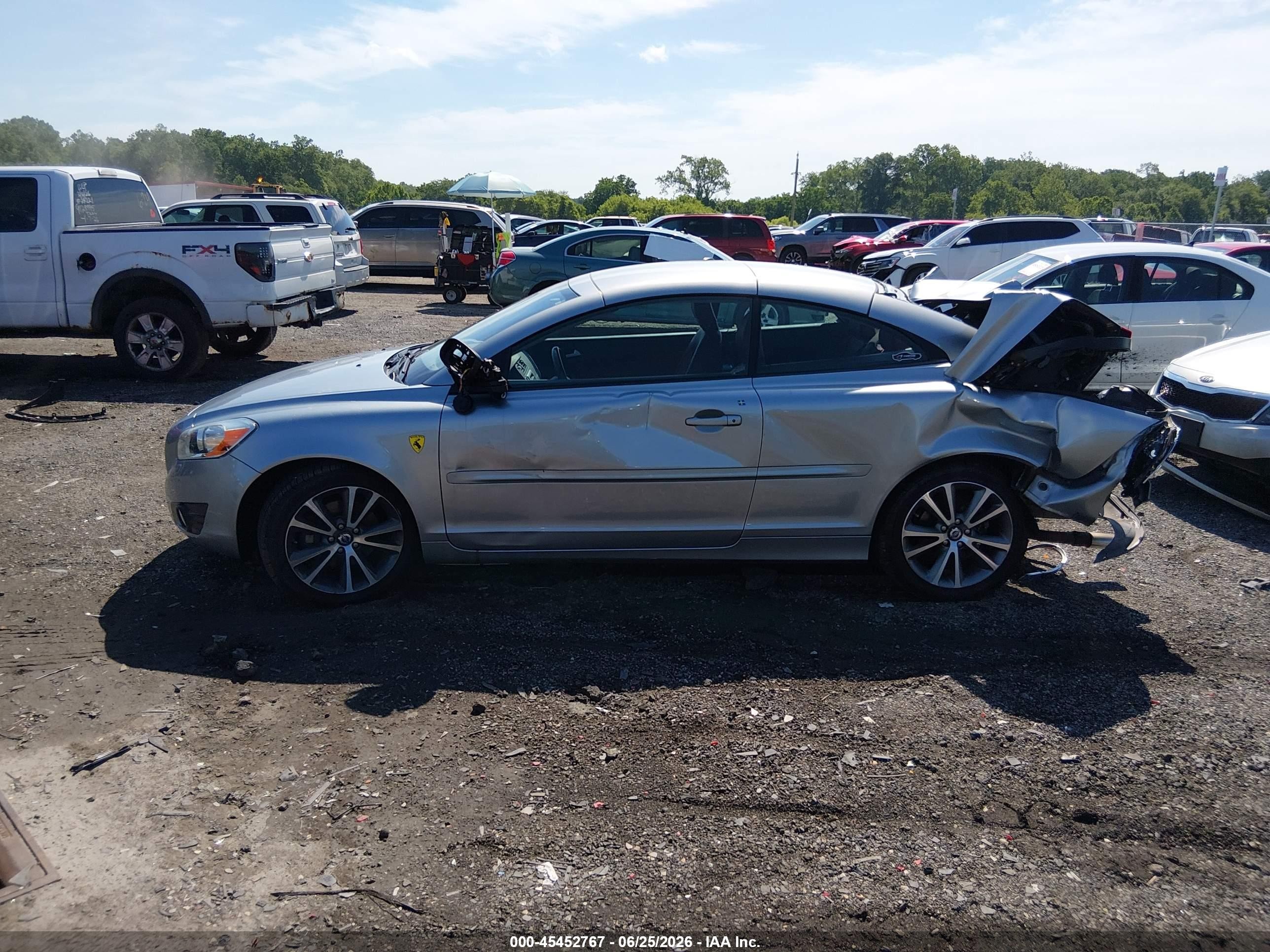 2011 Volvo C70 T5 (retail Only) Gray vin: YV1672MC1BJ110049