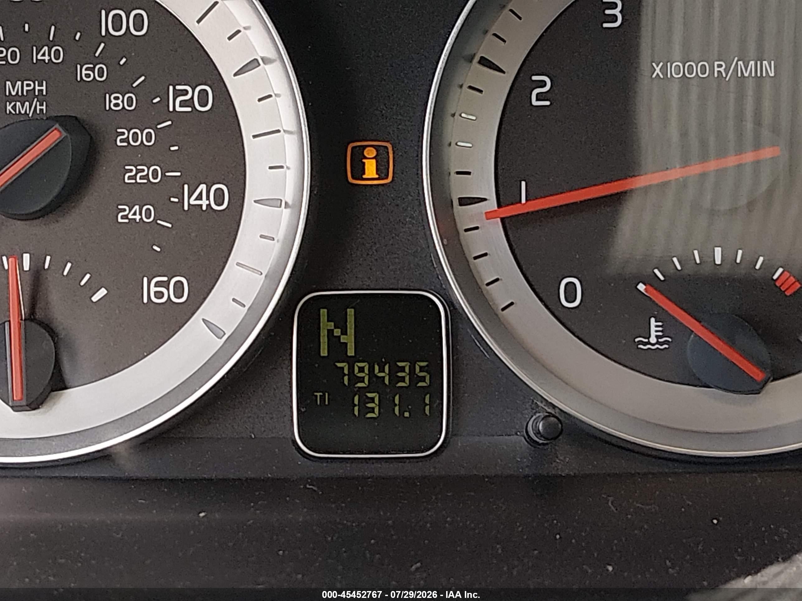 2011 Volvo C70 T5 (retail Only) Gray vin: YV1672MC1BJ110049