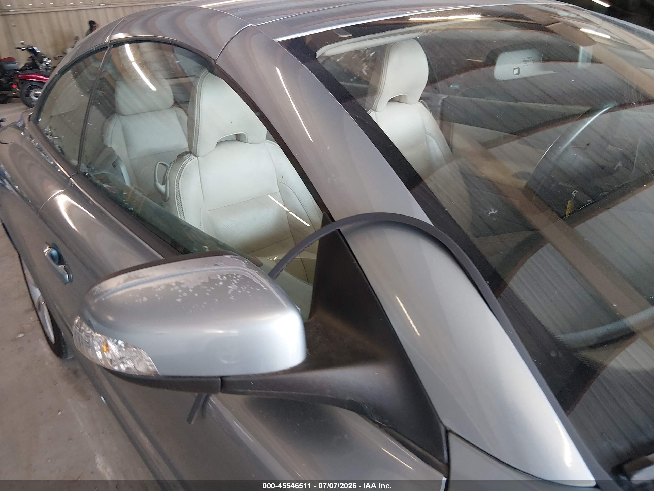 2011 Volvo C70 T5 (fleet Only)/t5 (retail Only) Light Blue vin: YV1672MC1BJ115266