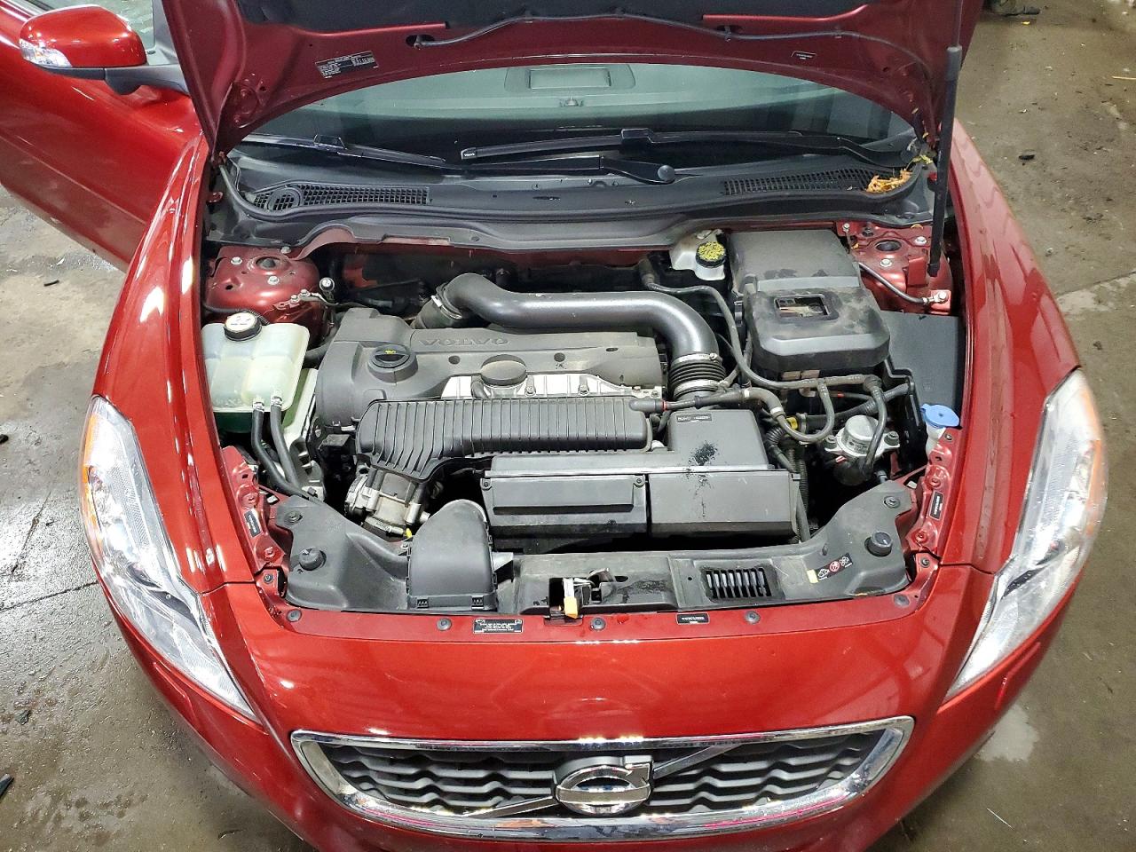 2013 Volvo C70 T5 Maroon vin: YV1672MC1DJ138209