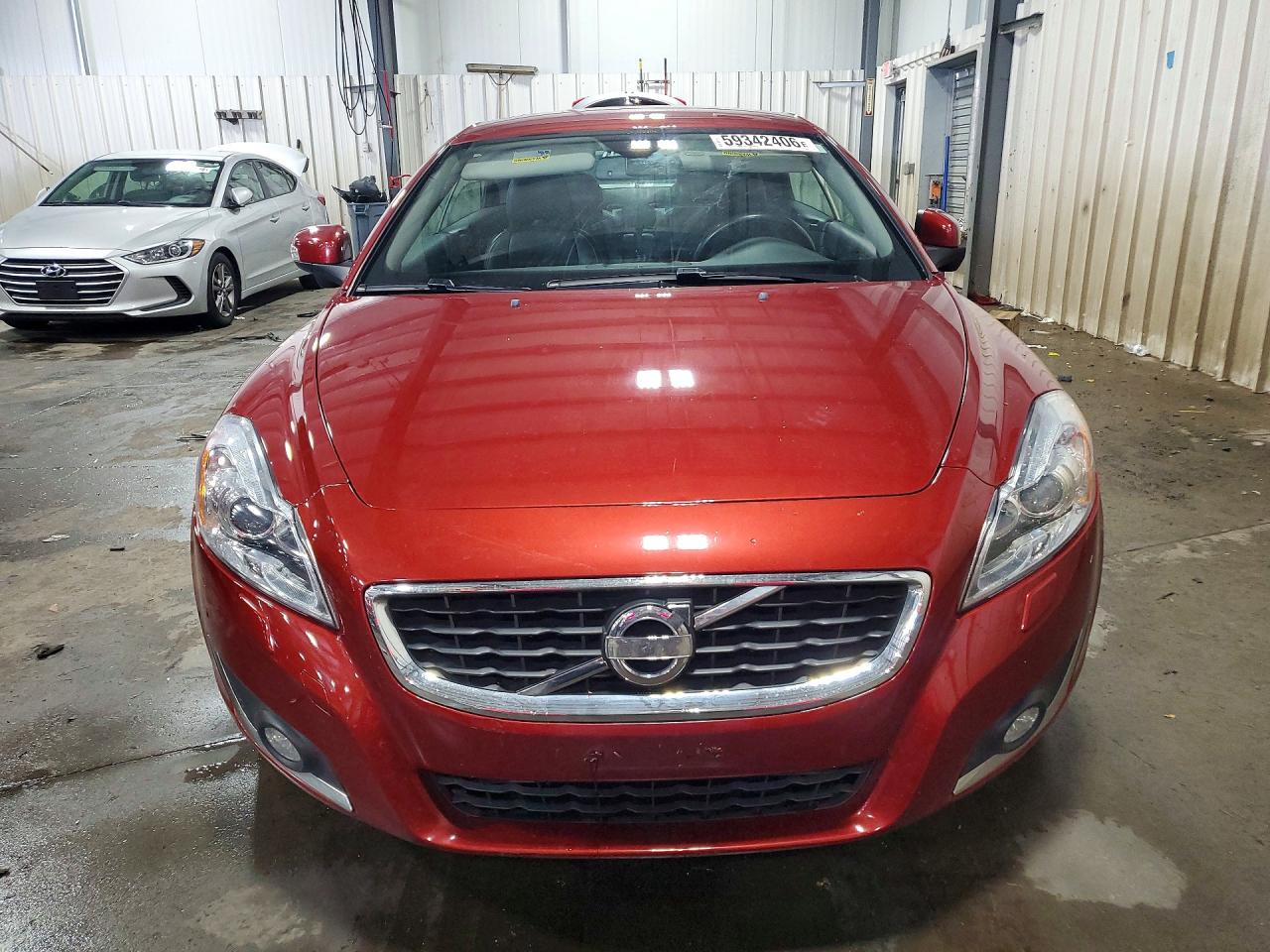 2013 Volvo C70 T5 Maroon vin: YV1672MC1DJ138209