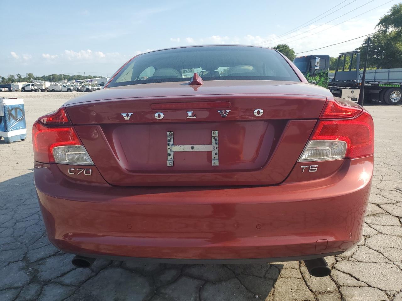 2011 Volvo C70 T5 Burgundy vin: YV1672MC2BJ117611